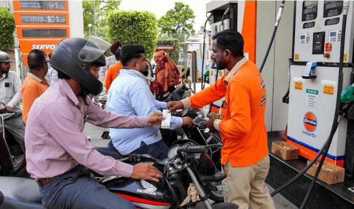  11 दिनों में चौथी बार बढ़ी पेट्रोल डीजल की कीमत