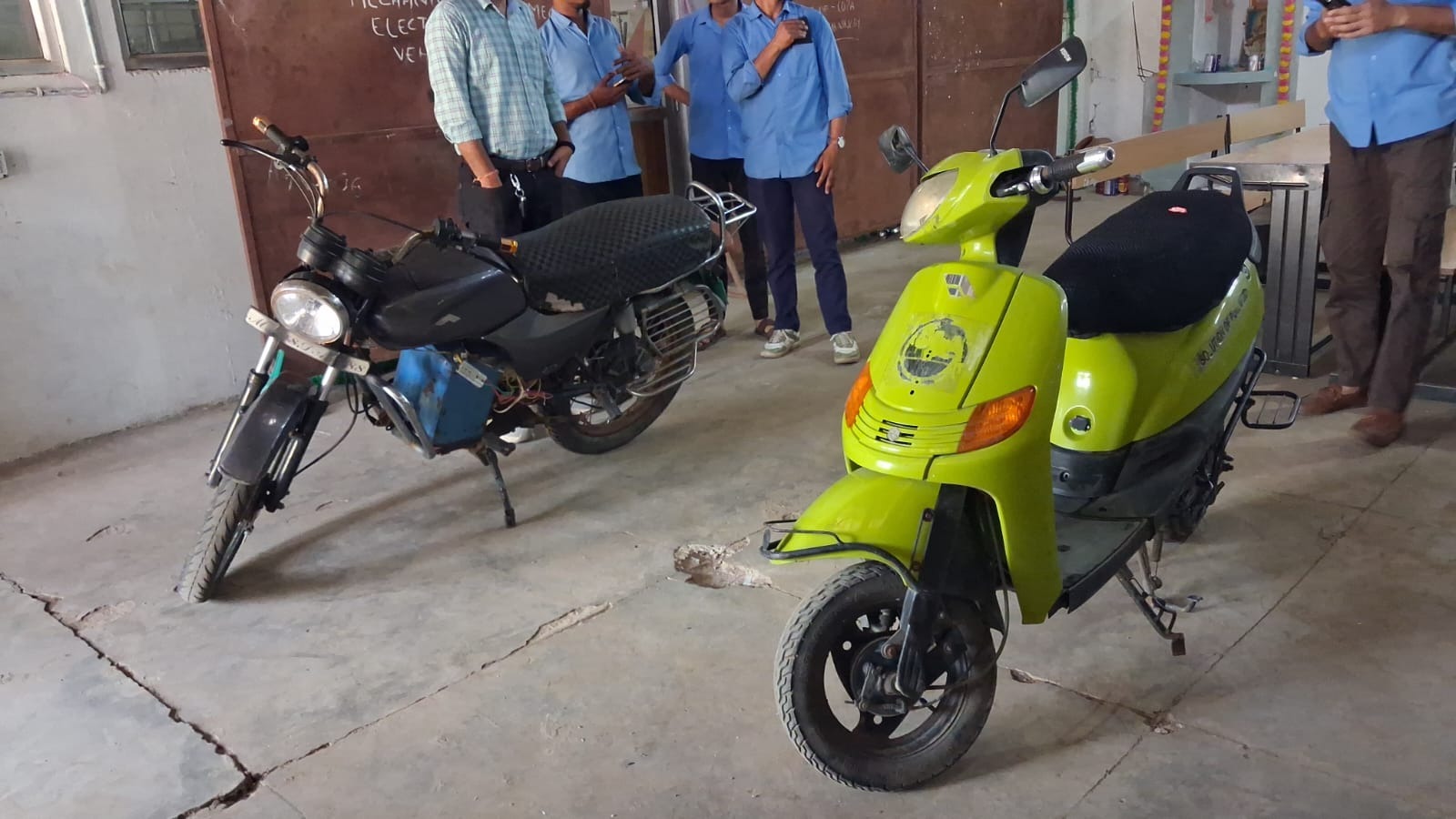 कबाड़ से किया कमाल छिंदवाड़ा ITI के छात्रों की ई बाइक