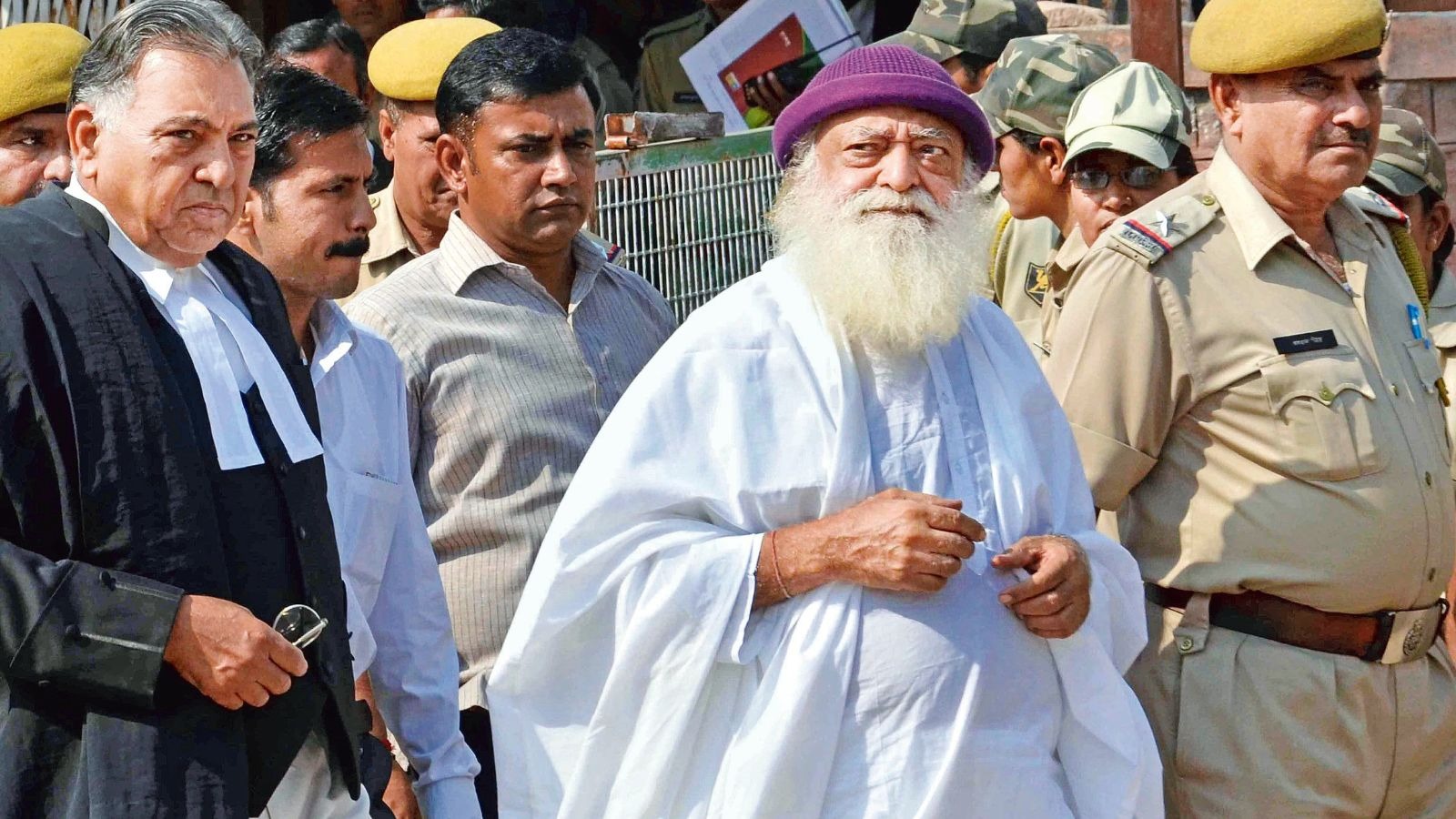 आसाराम की उम्रकैद बरकरार करना पड़ेगा सरेंडर