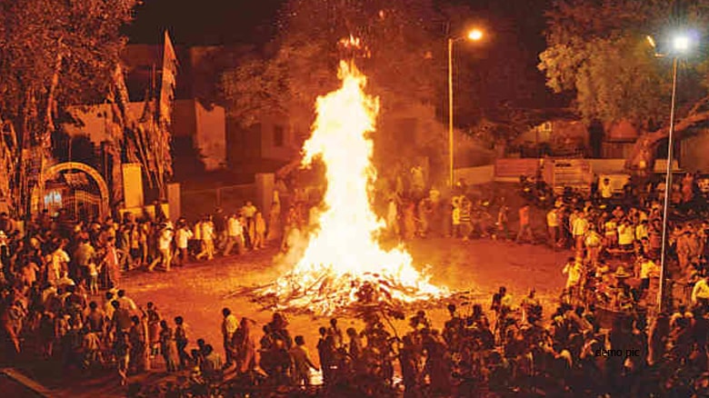 होलिका दहन का शुभ मुहूर्त, भद्रा के कारण मुहूर्त रात 12 बजे बाद, जानिए पूजन की पूरी विधि