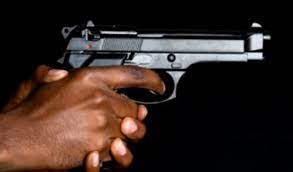 जयपुर में दिनदहाड़े बैंक में 10 लाख की लूट, देखें पूरा वीडियो