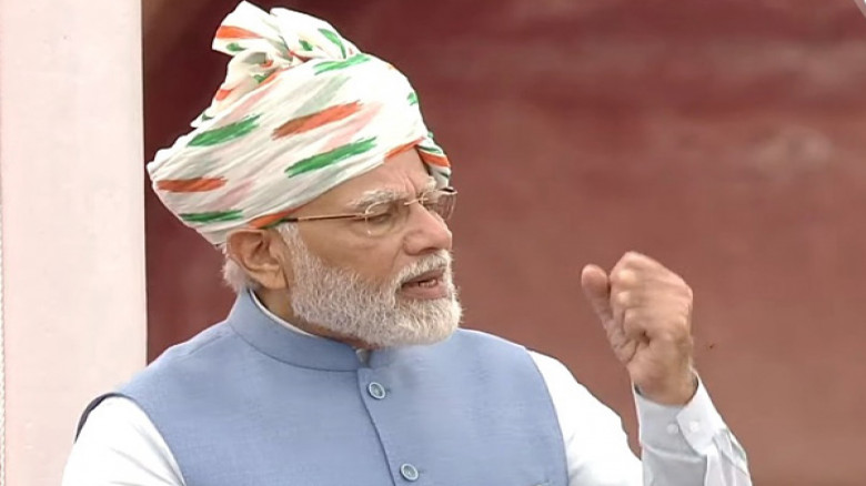 पीएम मोदी की दौलत की खबर सुनकर हो उड़ जाएंगे आपके होश, जानें पूरी संपत्ति