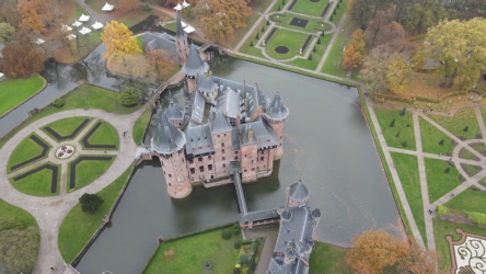 Kasteel De Haar (vroeger Het Huys te Haer) is een monumentaal kasteel in het Utrechtse dorpje Haarzuilens.