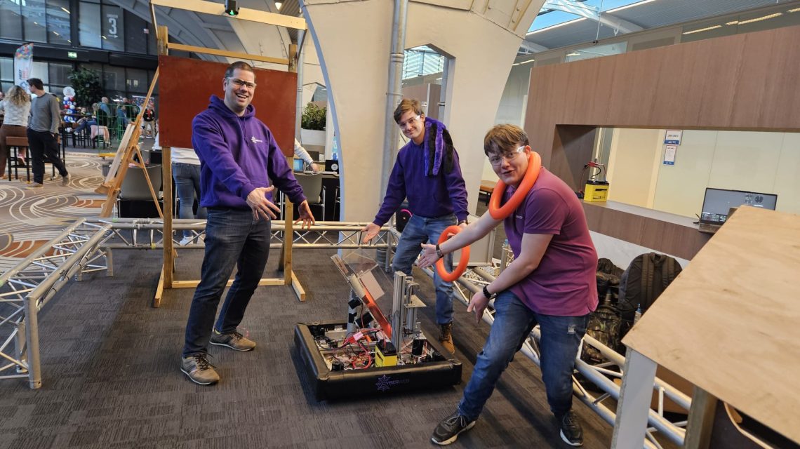 FRC team cyberweb tijdens de openhavendag Moerdijk