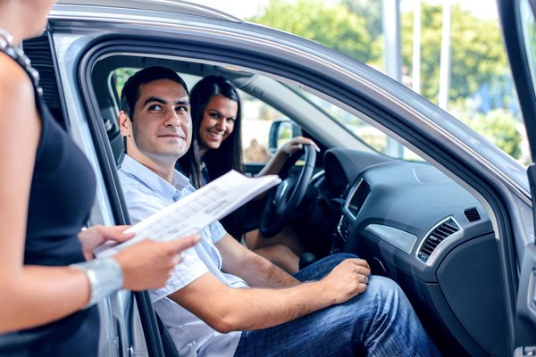 Carros usados no Brasil: um guia para uma compra segura e informada. Economize com inteligência!