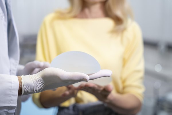 Cómo Participar En Un Ensayo De Implantes Mamarios Y Recibir Compensación
