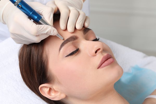 Get Natural Brows Fast: Eyebrow Transplants in the UK