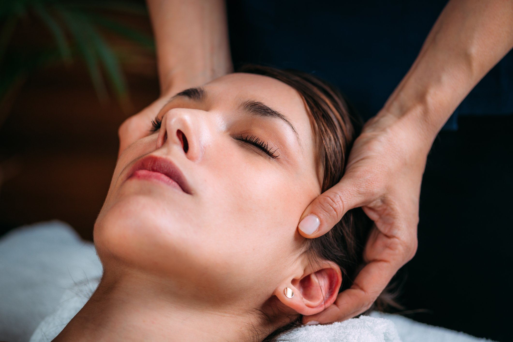 Migraine Massage: Benefits, Techniques and Tips
