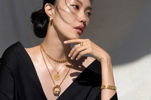 What Are Some Popular Pendant Jewelry Trends This Season?