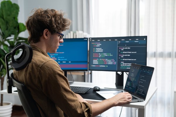 Apprenez à Coder et Transformez Votre Carrière avec un Coding Bootcamp!