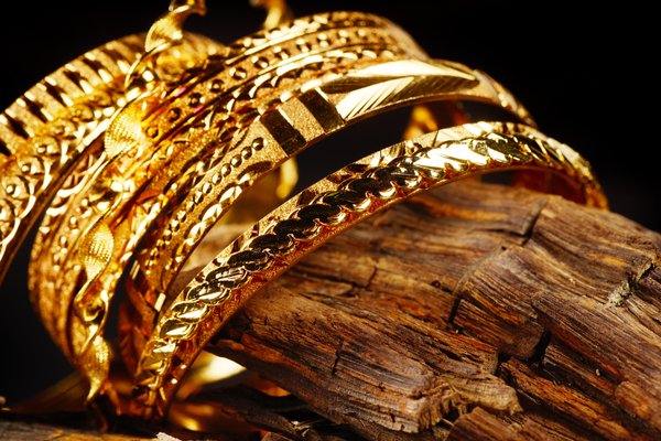 Guide to Buying Gold Bracelets with Installment Programs