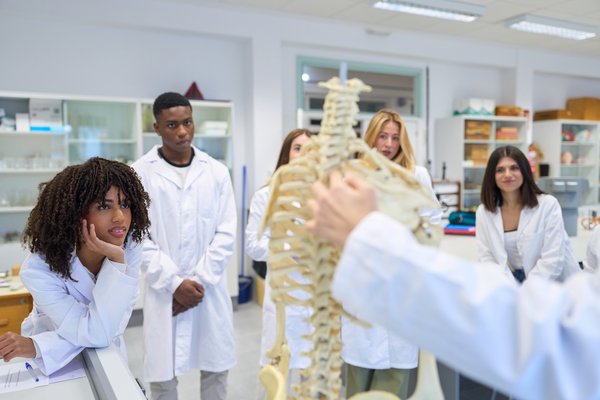 Learn How to Find the Top Medical Scholarships for Students in 2025