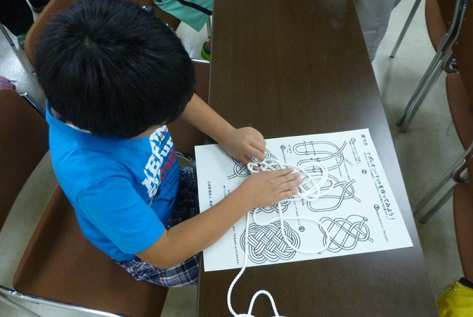 夏休みワークショップ「日本丸でロープを学ぼう！作ろう！」