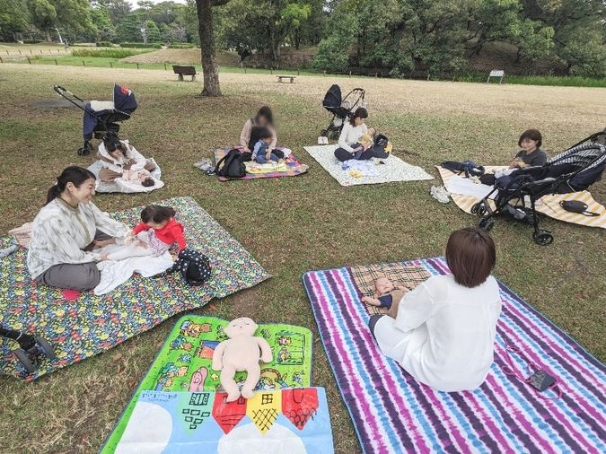 公園で撮影付きベビーマッサージ・大阪堺市