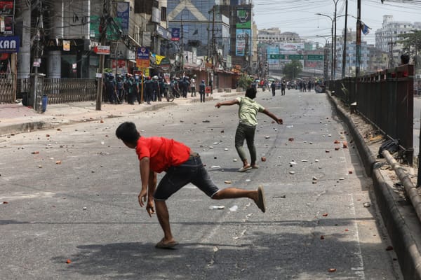 Police retreat from Dhaka’s streets as students call for government resignation