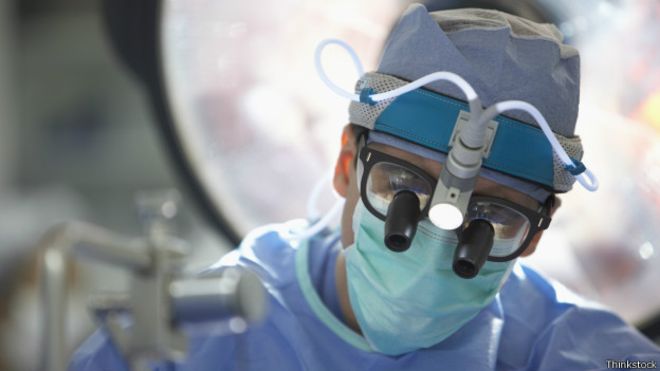 Cientista prevê transplante de cabeça em dois anos