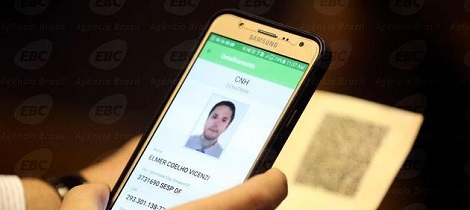 Carteira Nacional de Habilitação no celular é aprovada