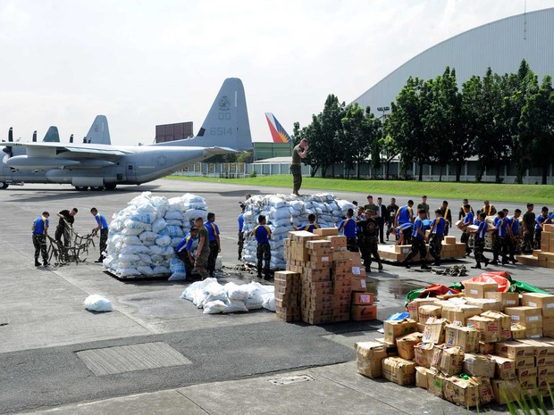 Filipinas lutam para fazer chegar ajuda às vítimas do supertufão Haiyan