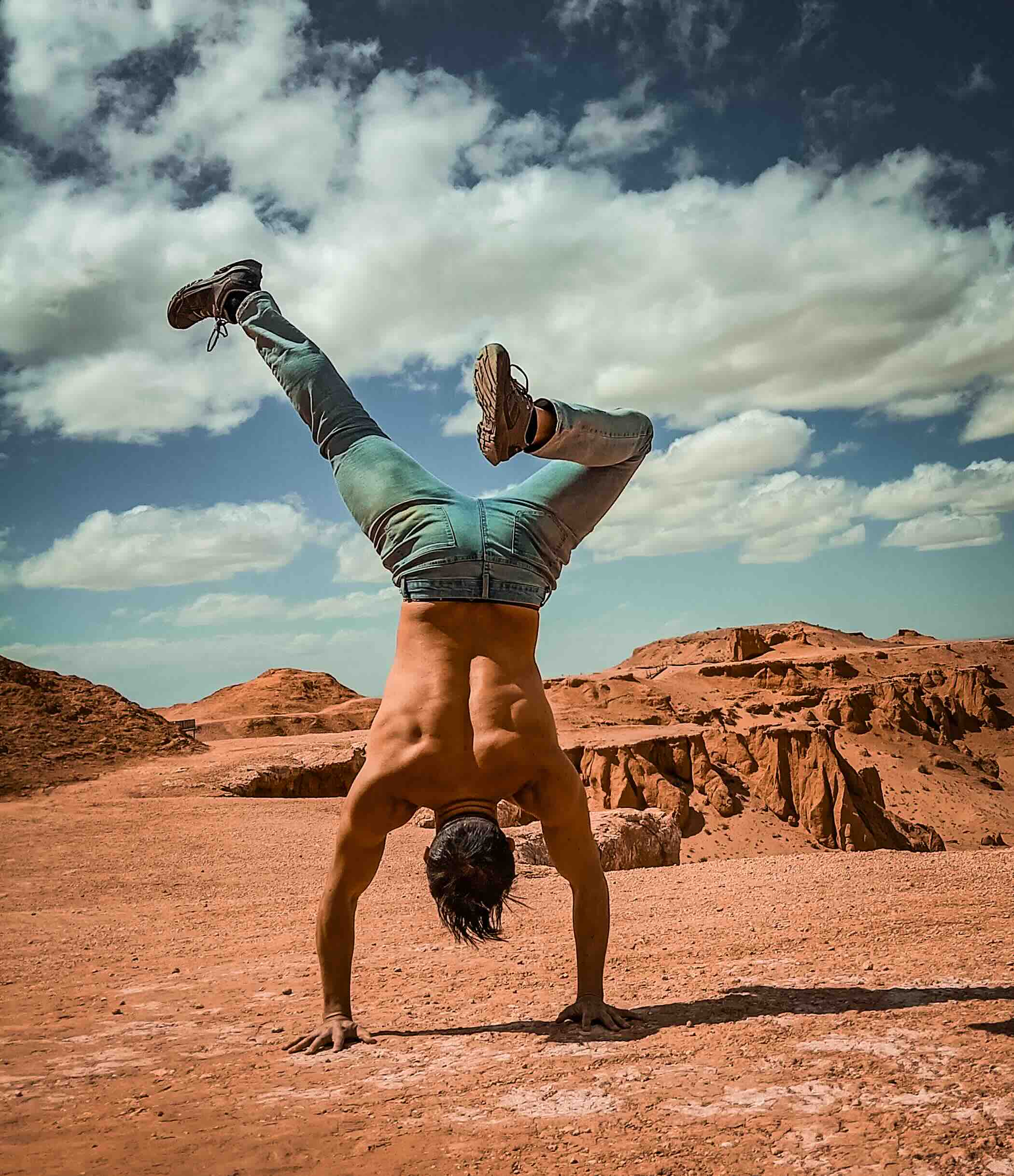 Handstand Nomad
