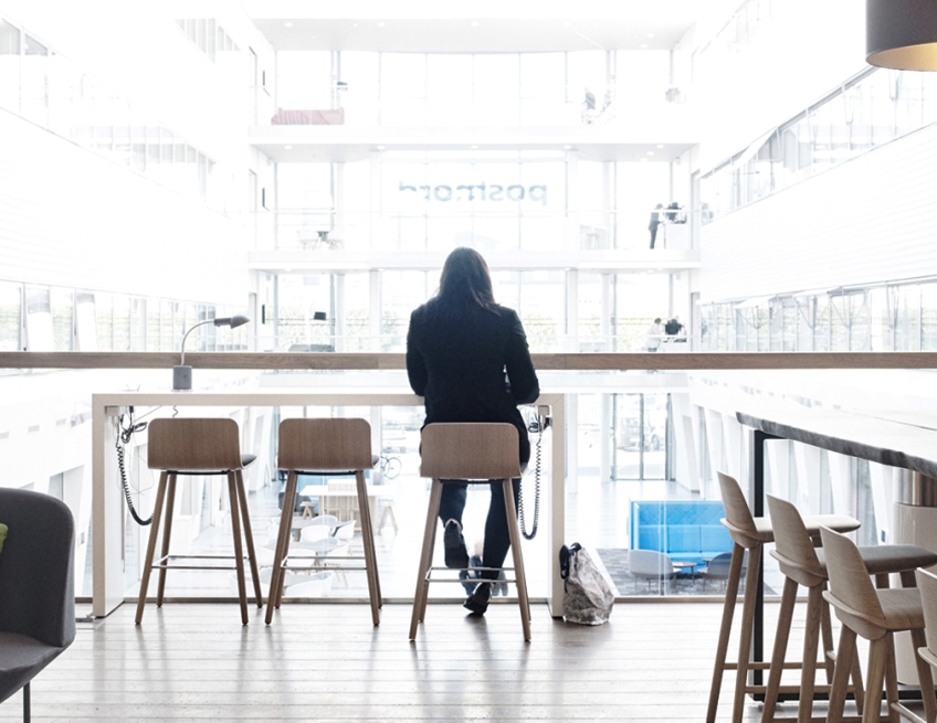 When your office space design and the decors are falling between two stools