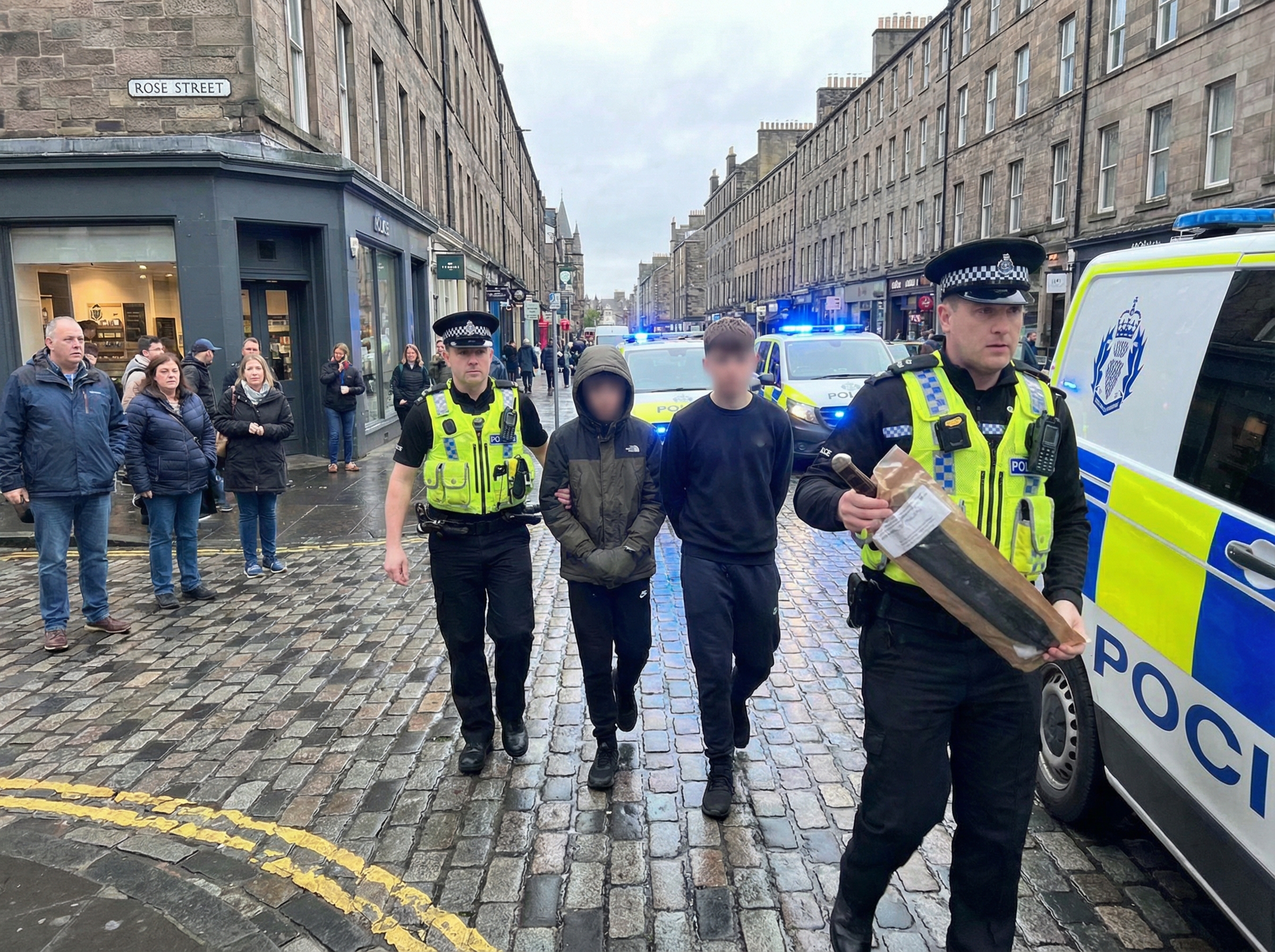 Two teenagers arrested with machetes in Edinburgh