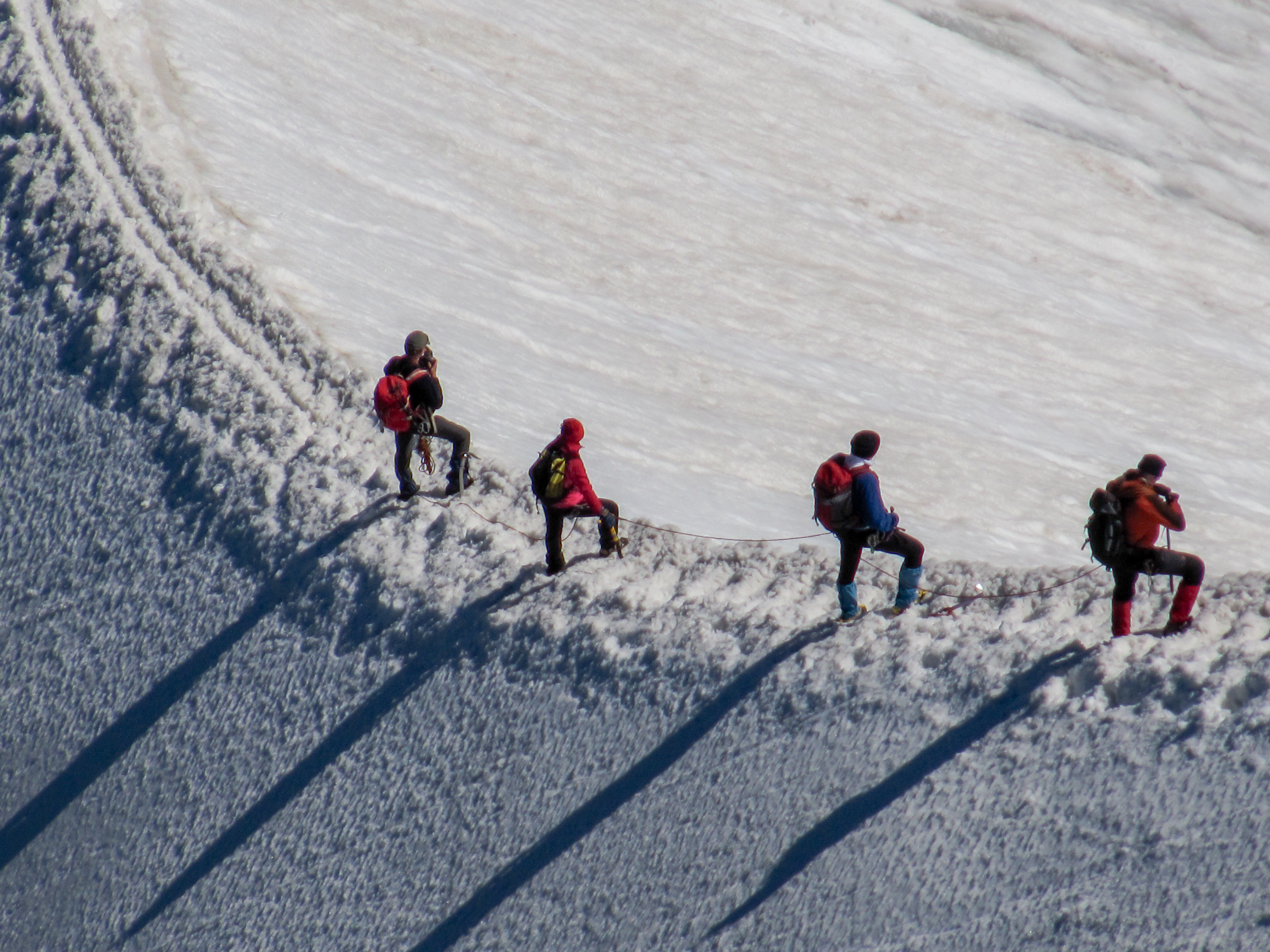 North Pole marathon runners race on drifting sea ice