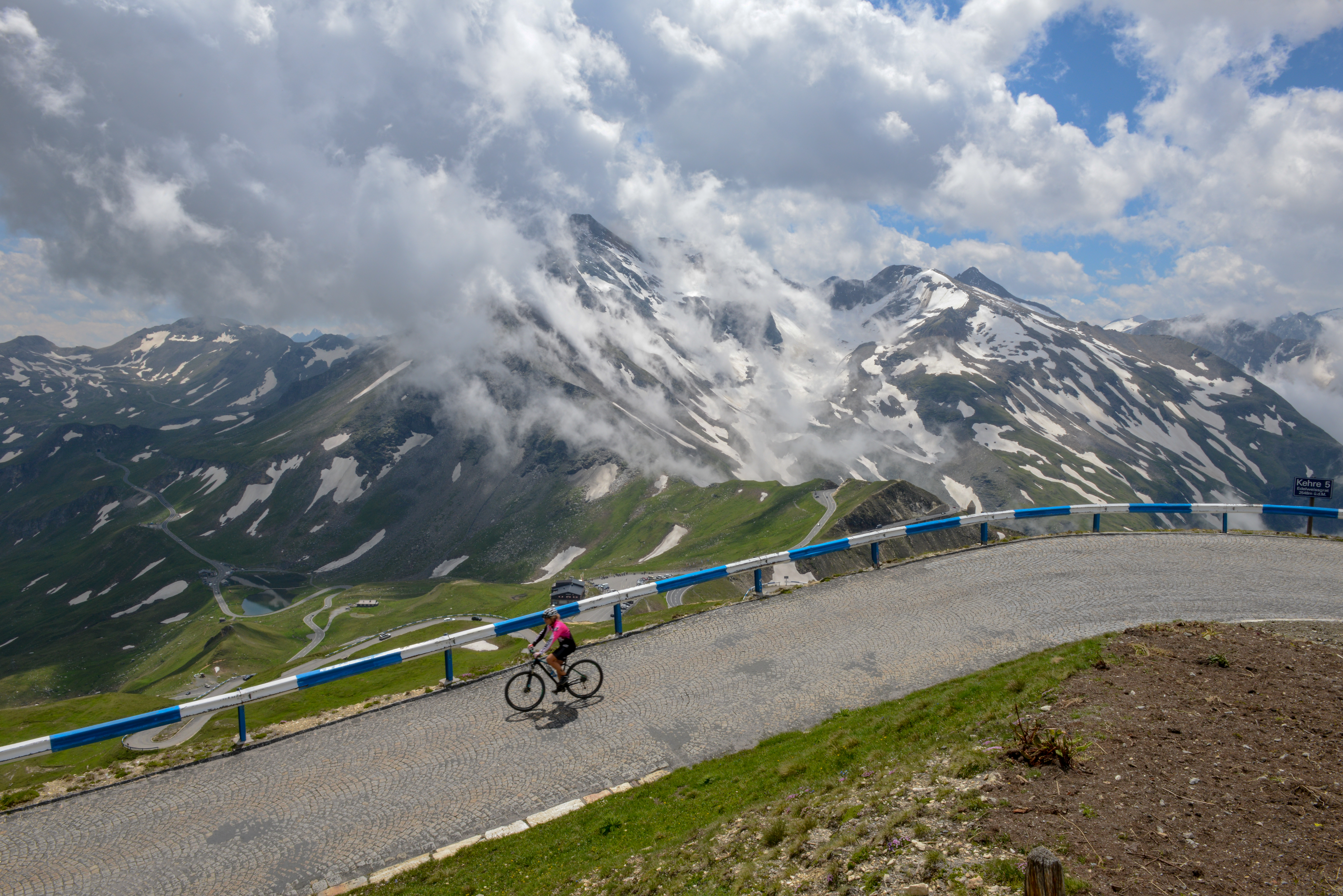 Richard Carapaz wins Tour de France stage 18 in French Alps
