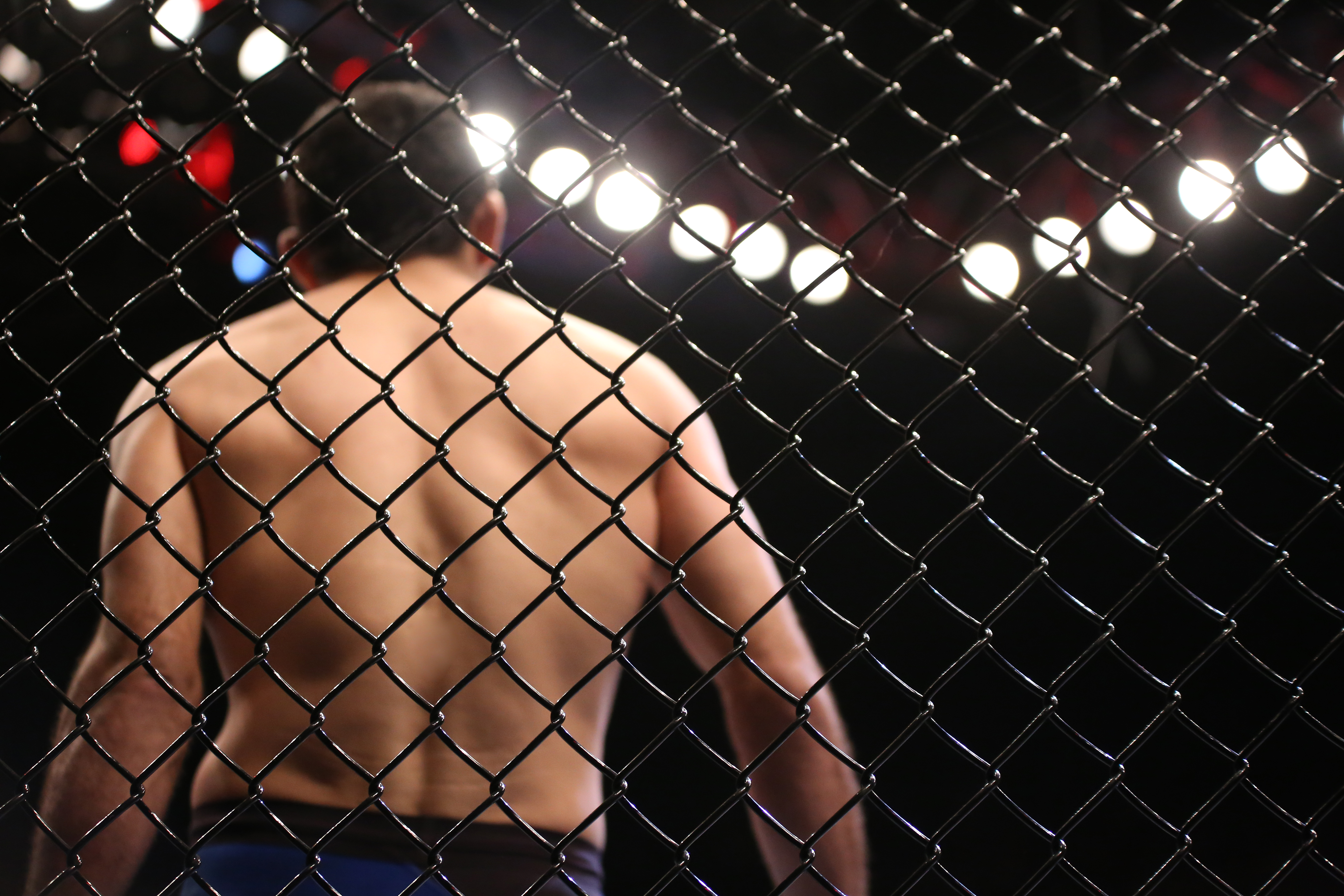 Ezra Elliott wins UFC debut despite missing featherweight limit