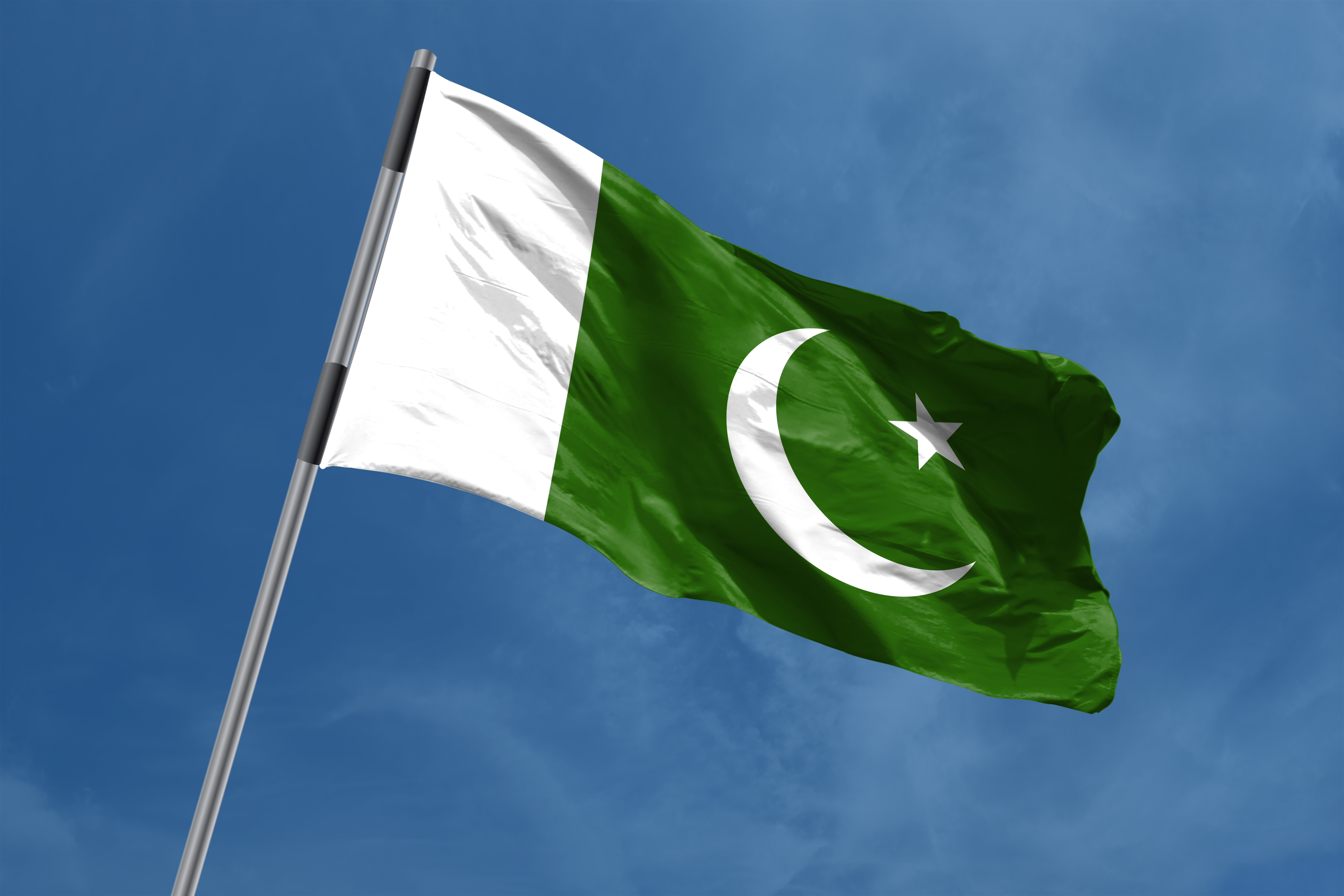 Suicide bomber kills 14 at Pakistan rally