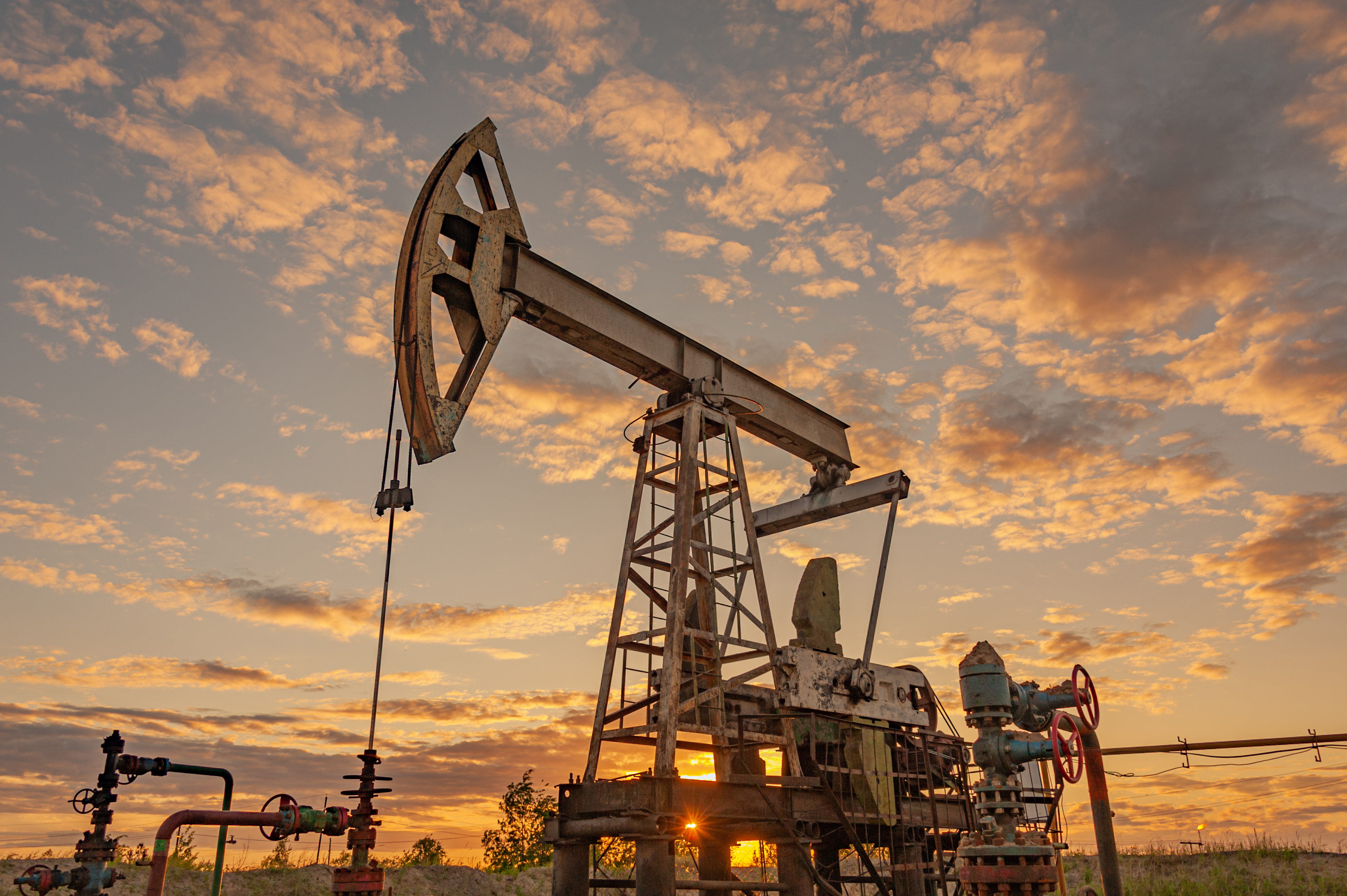 Oil hits $94 as UAE cuts Iran ties, squeezing Strait of Hormuz