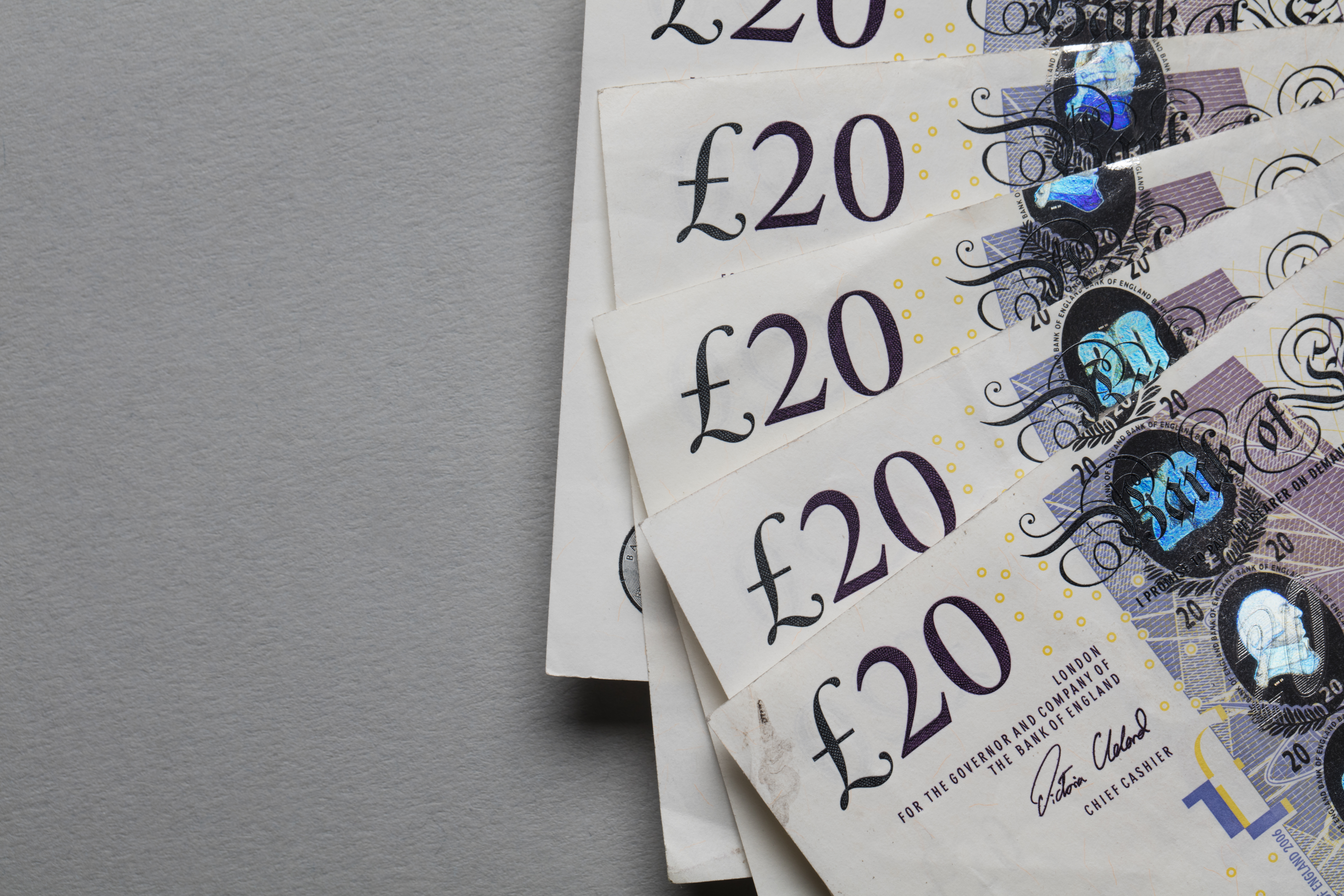 UK inflation hits 2.9%, but the pound still gains