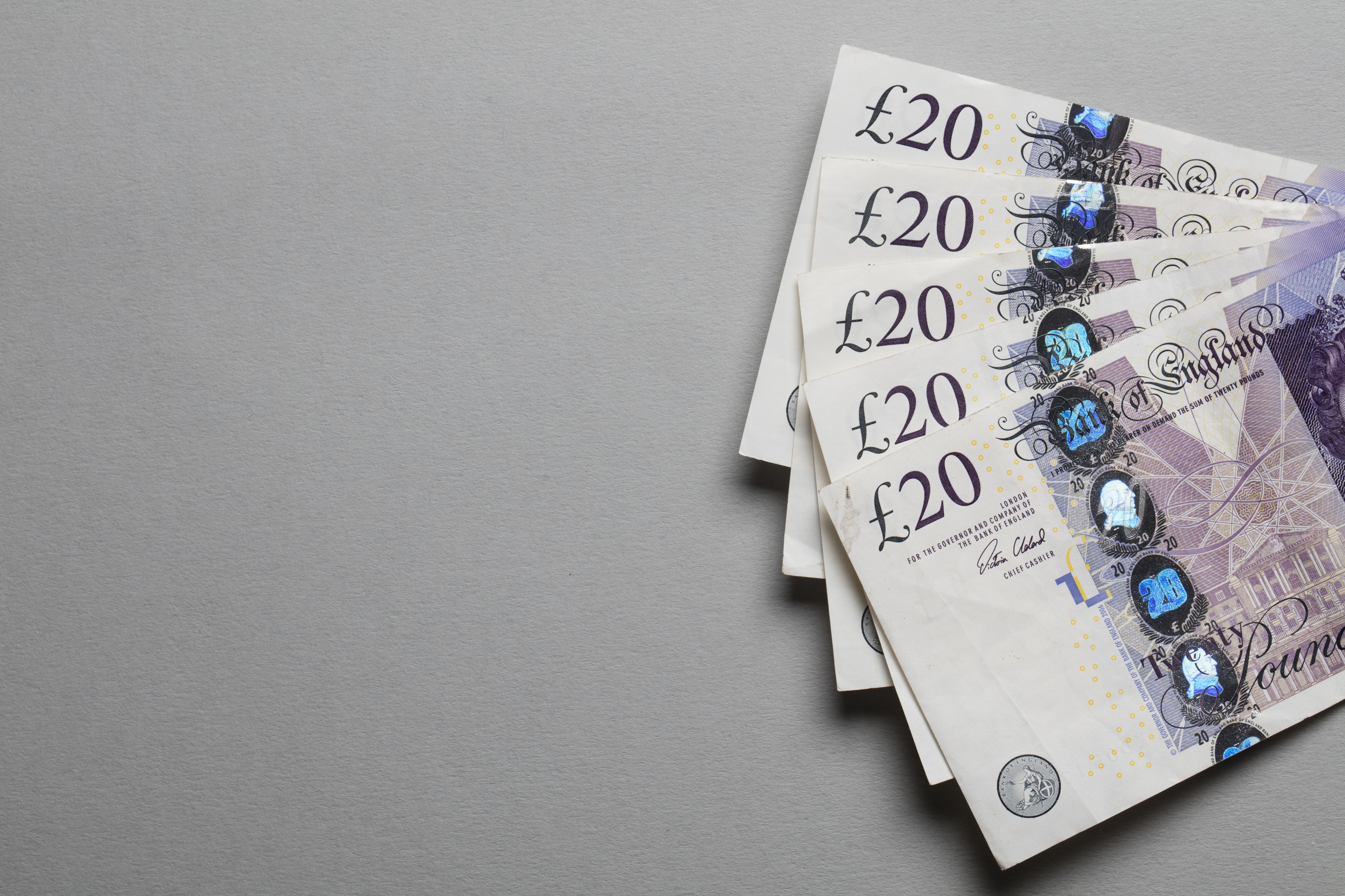 Pound falls 0.2% against the dollar as markets wait for American inflation data