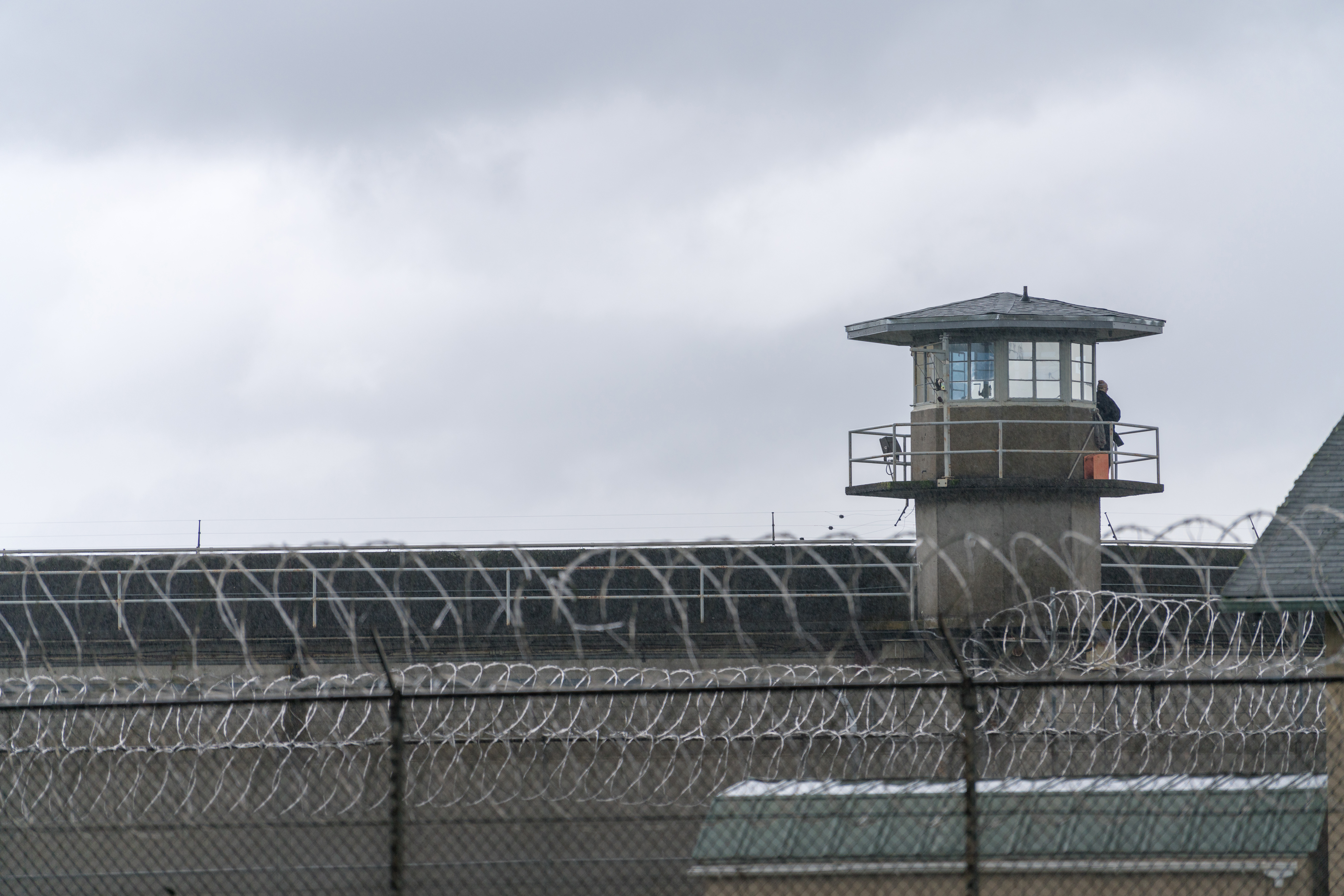 Early prisoner release scheme risks serious crimes, inspector warns
