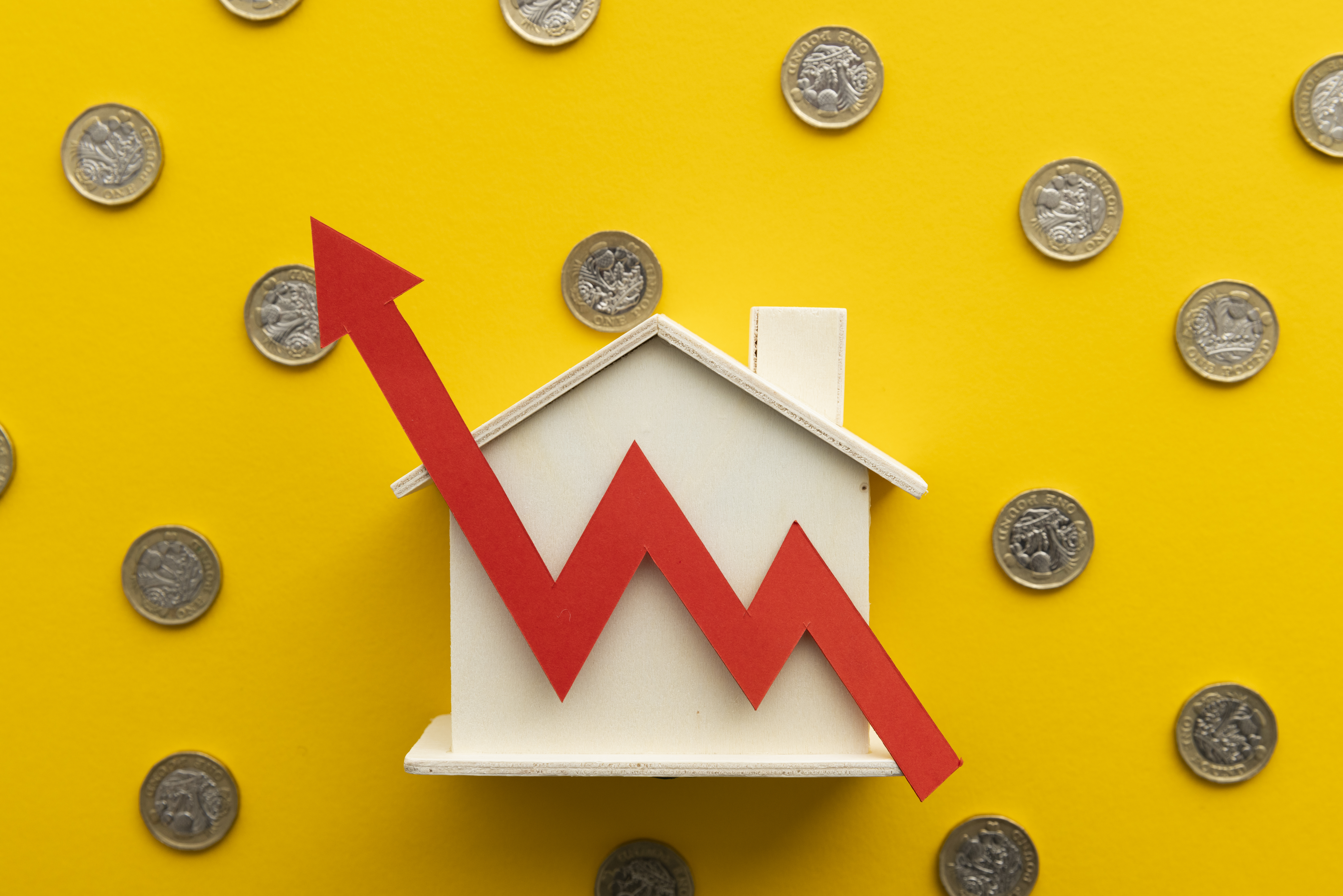 UK long-term borrowing costs hit new high on inflation fears