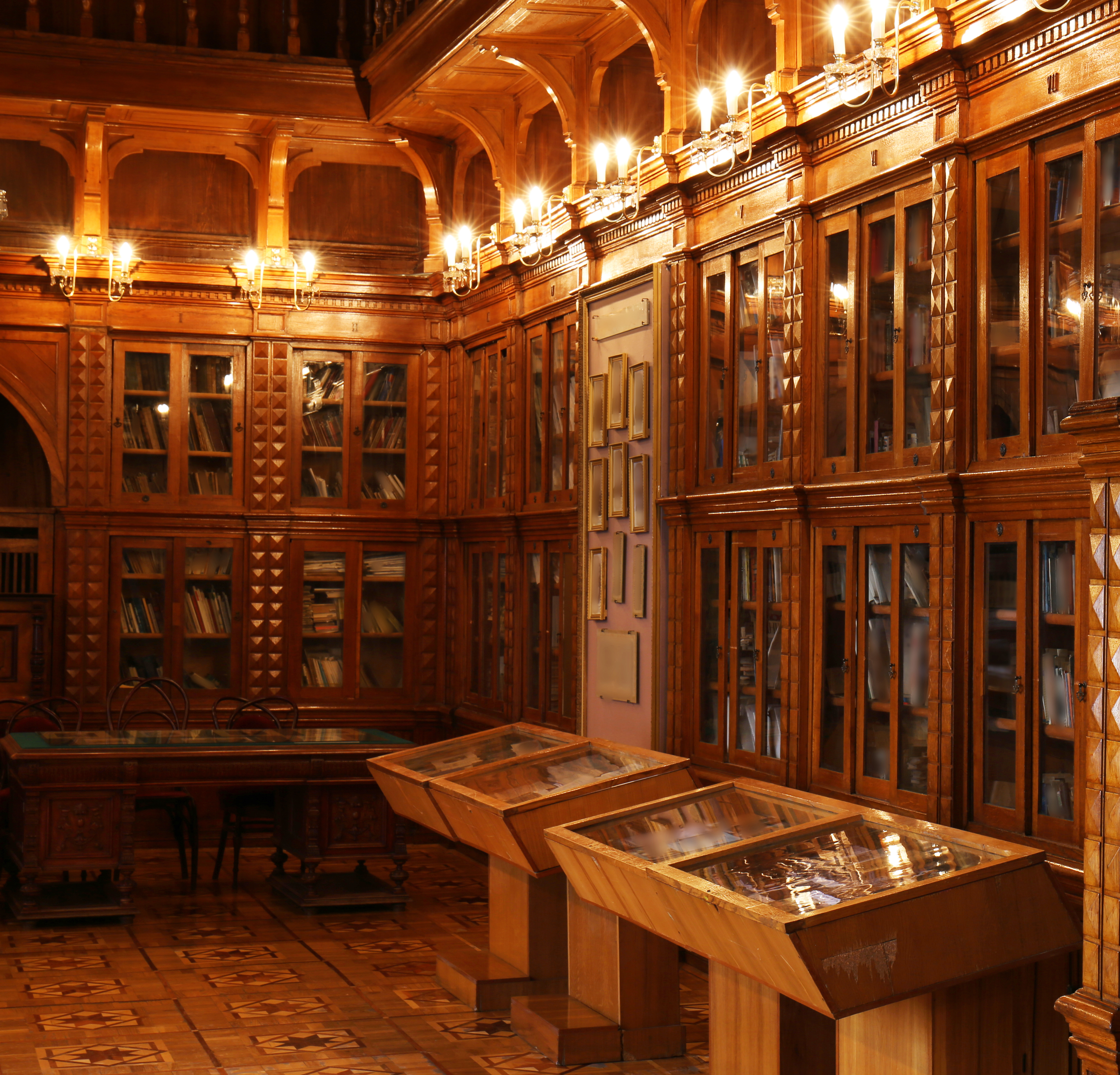 London Arabic bookshop removes Hitler's Mein Kampf after backlash