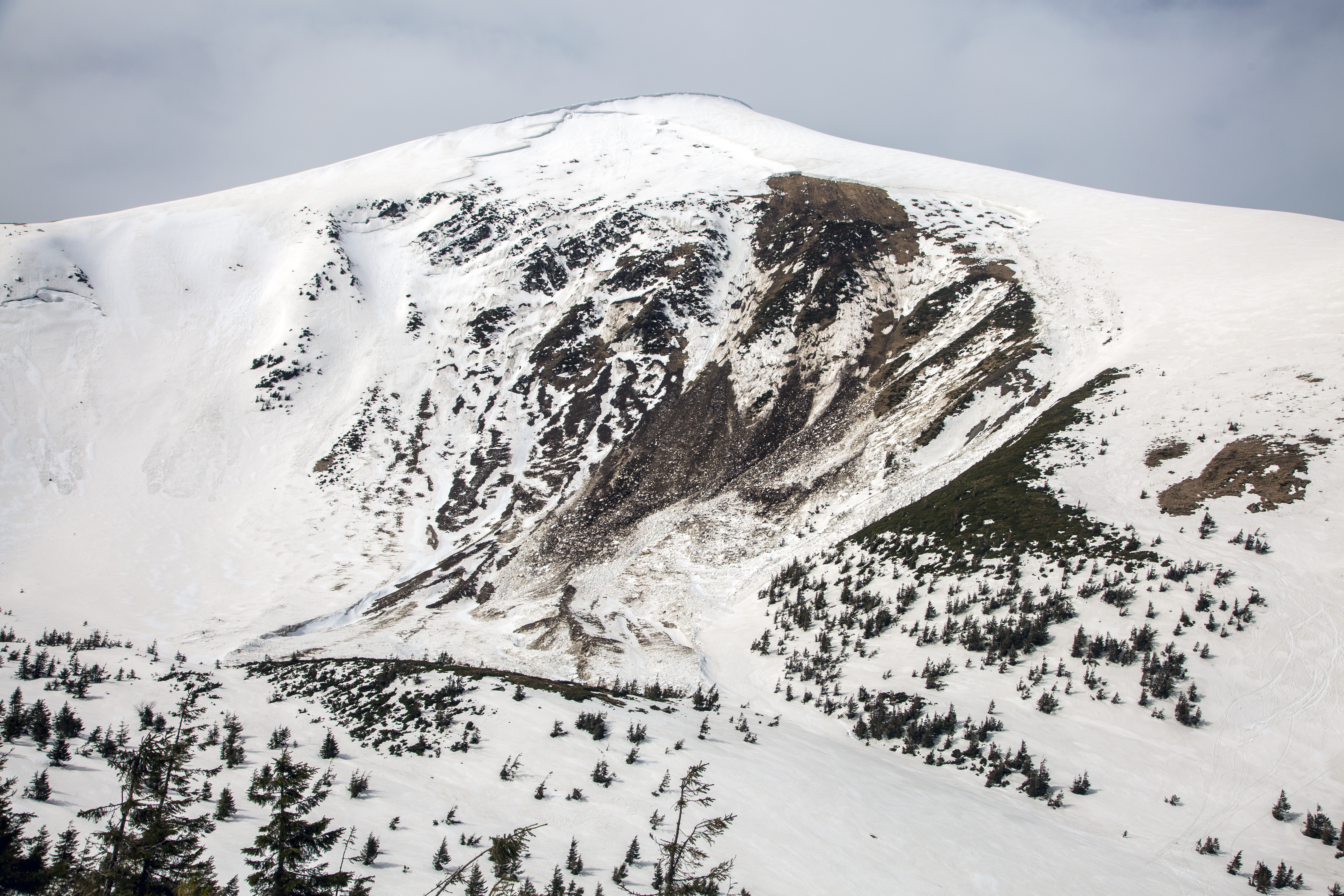 How does one Broad Peak death eclipse nine others?