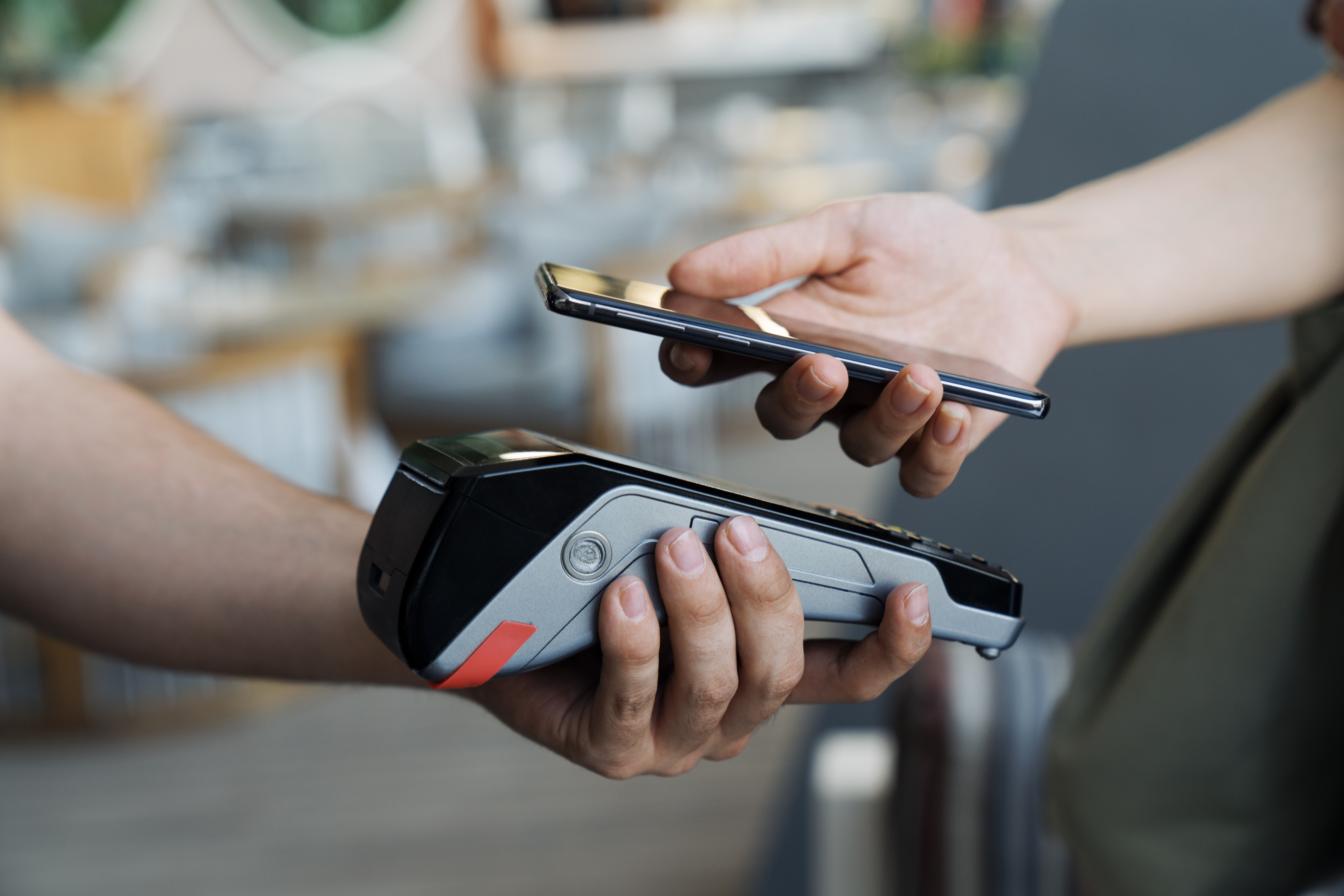 Mobile payments rise as cash decline slows in UK