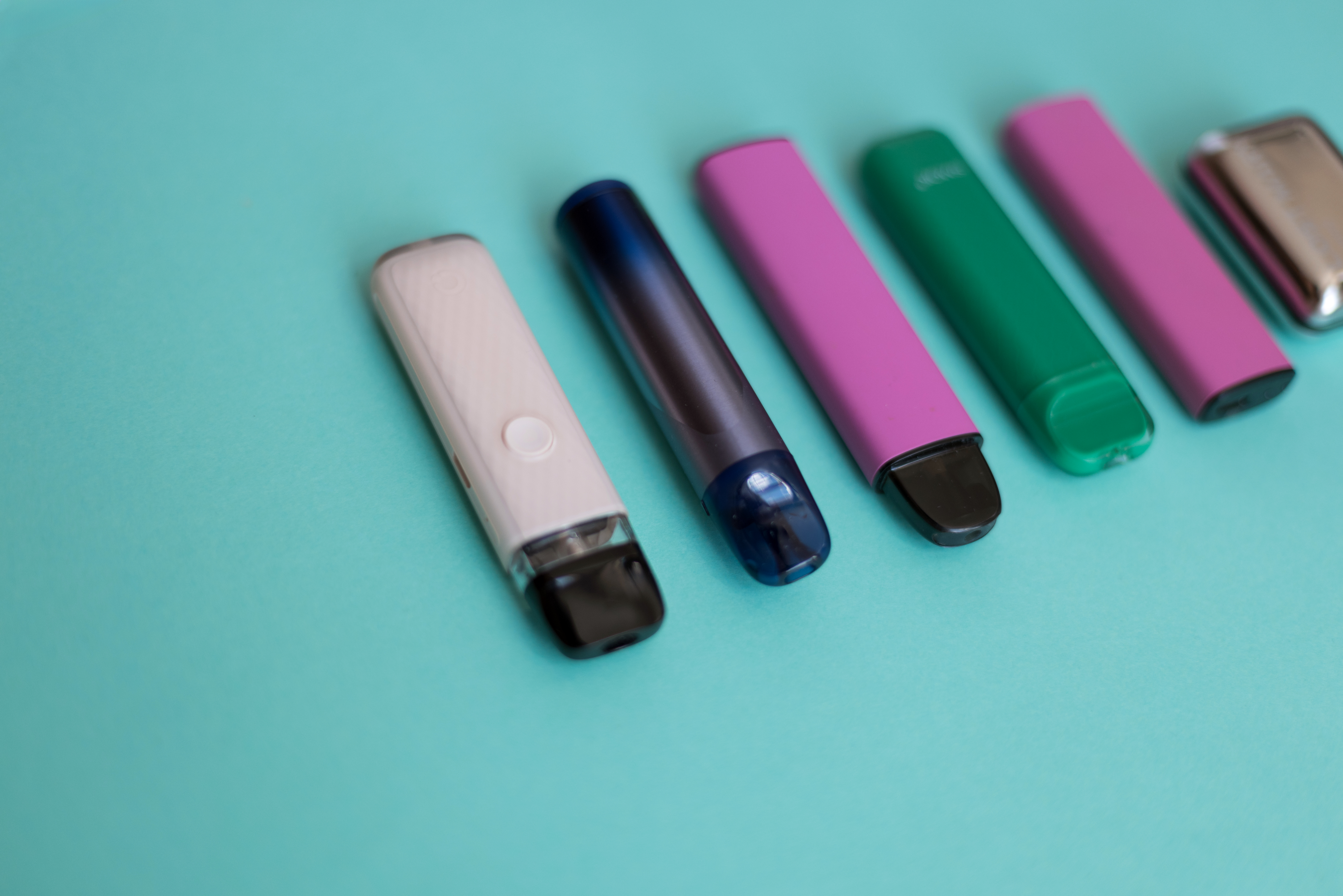 Nicotine vapes are best way to quit smoking, review finds