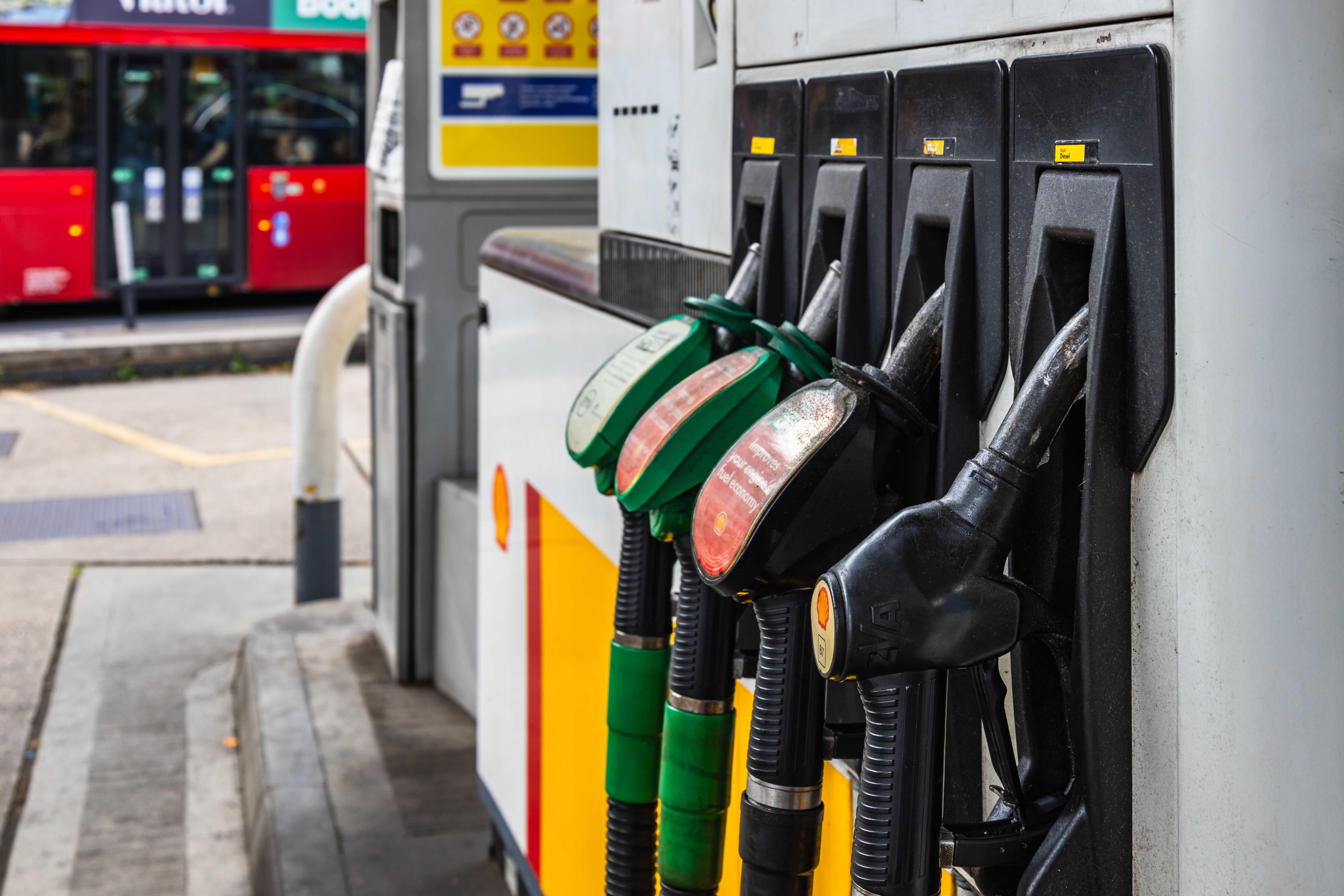 UK petrol price rises to Iran war high of 160p a litre