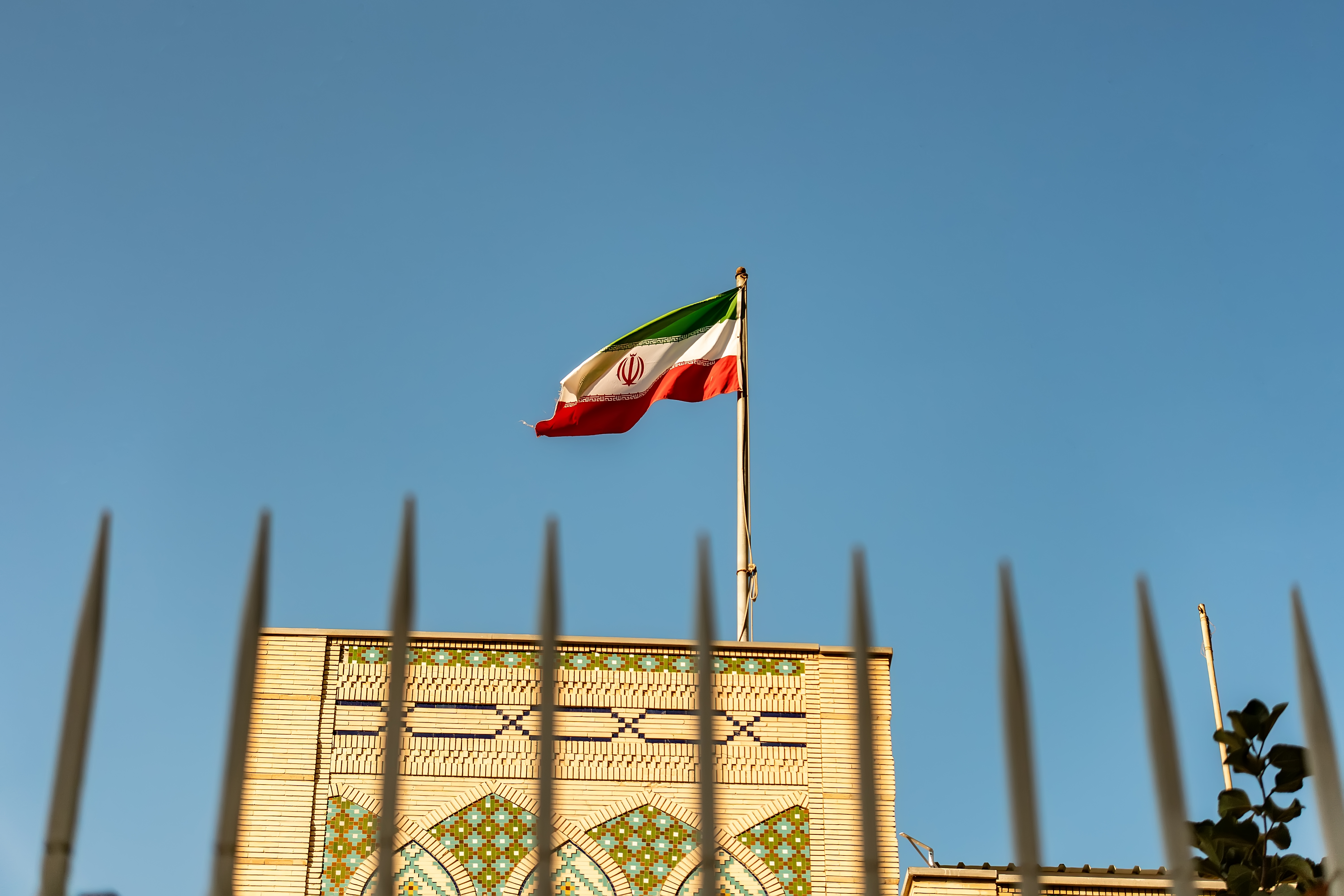 UK pulls staff from Iran after US escalation