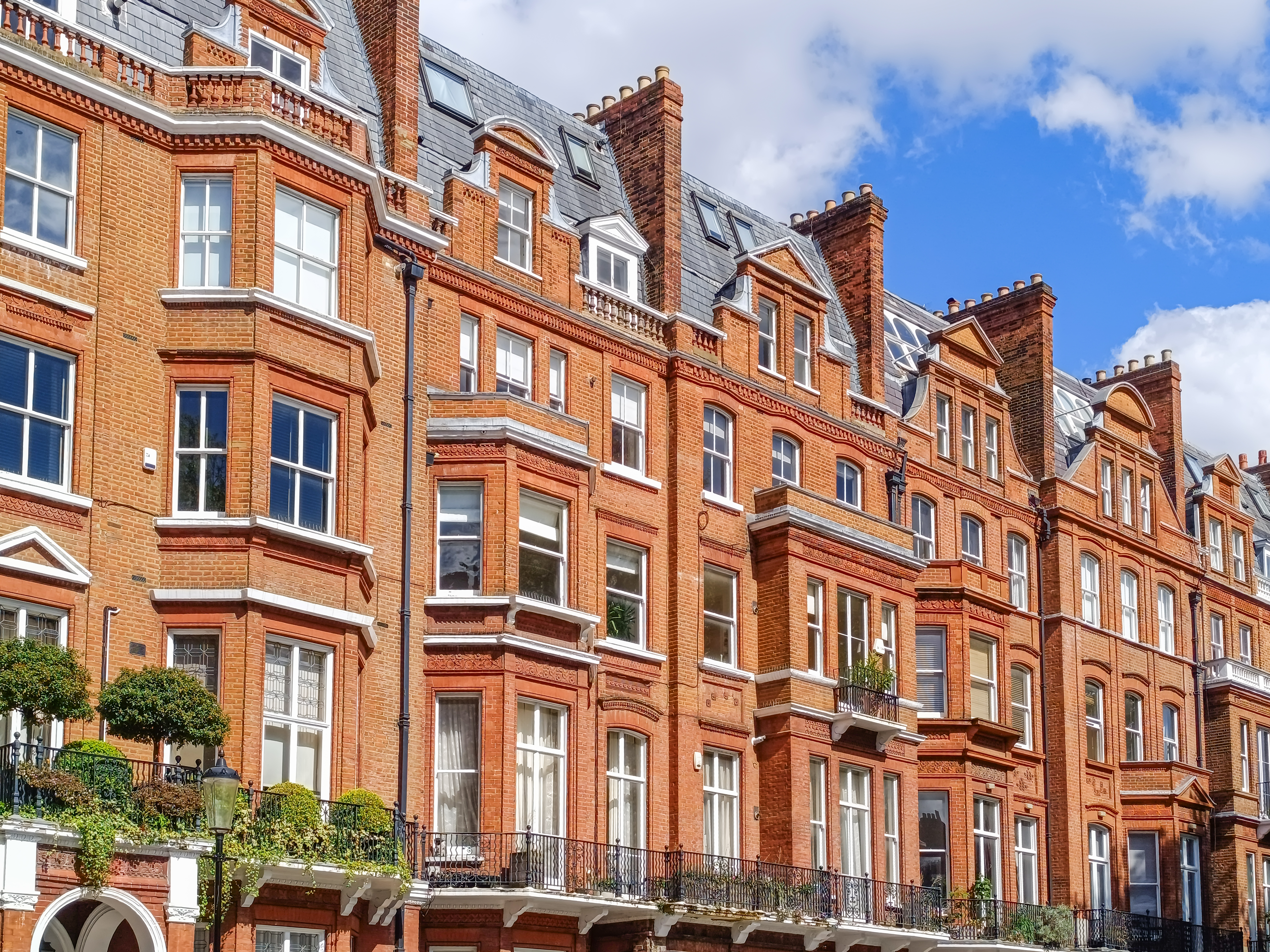Middle East billionaires drive 79% rise in London luxury property sales