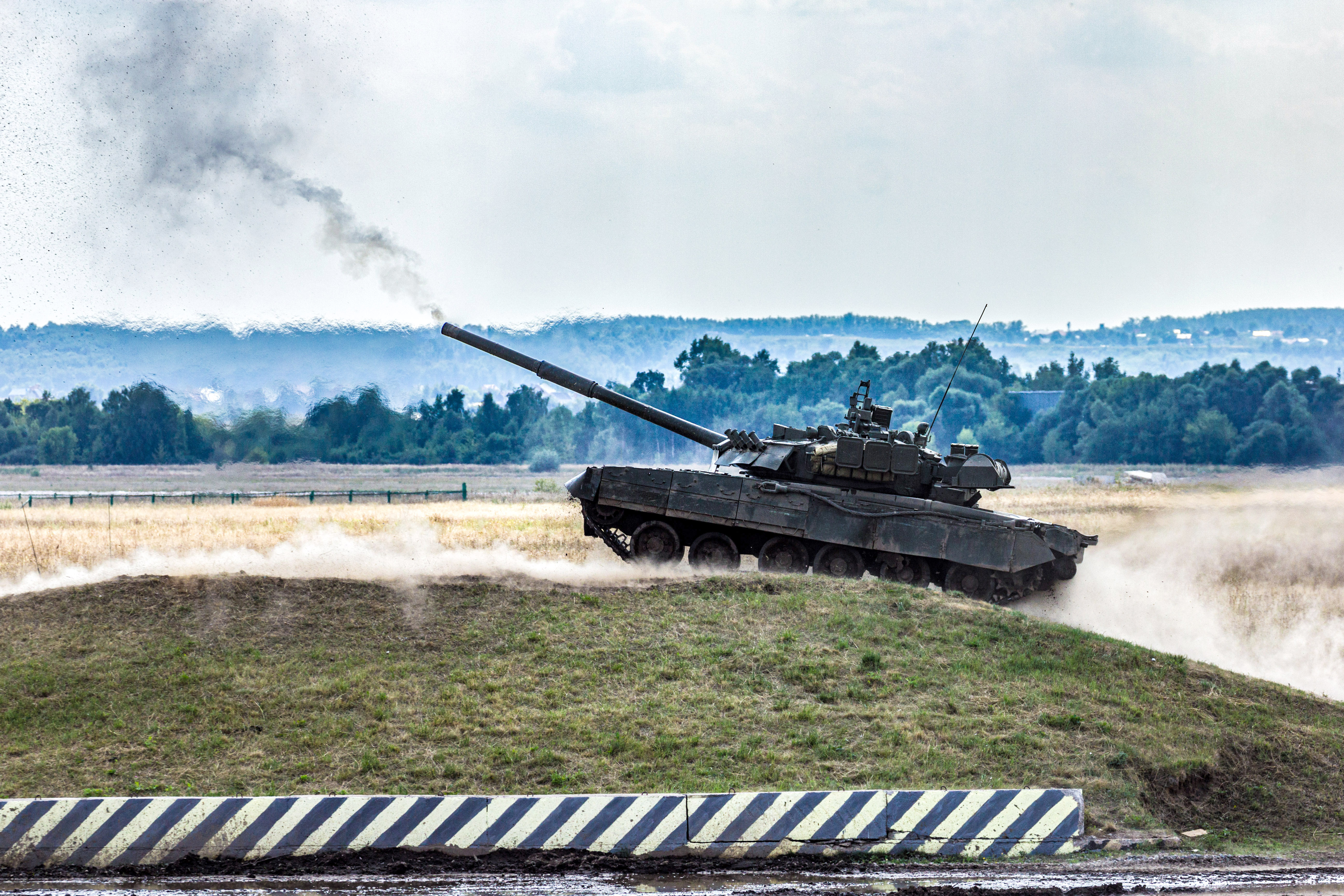 Army stops non-essential training to save money until year-end