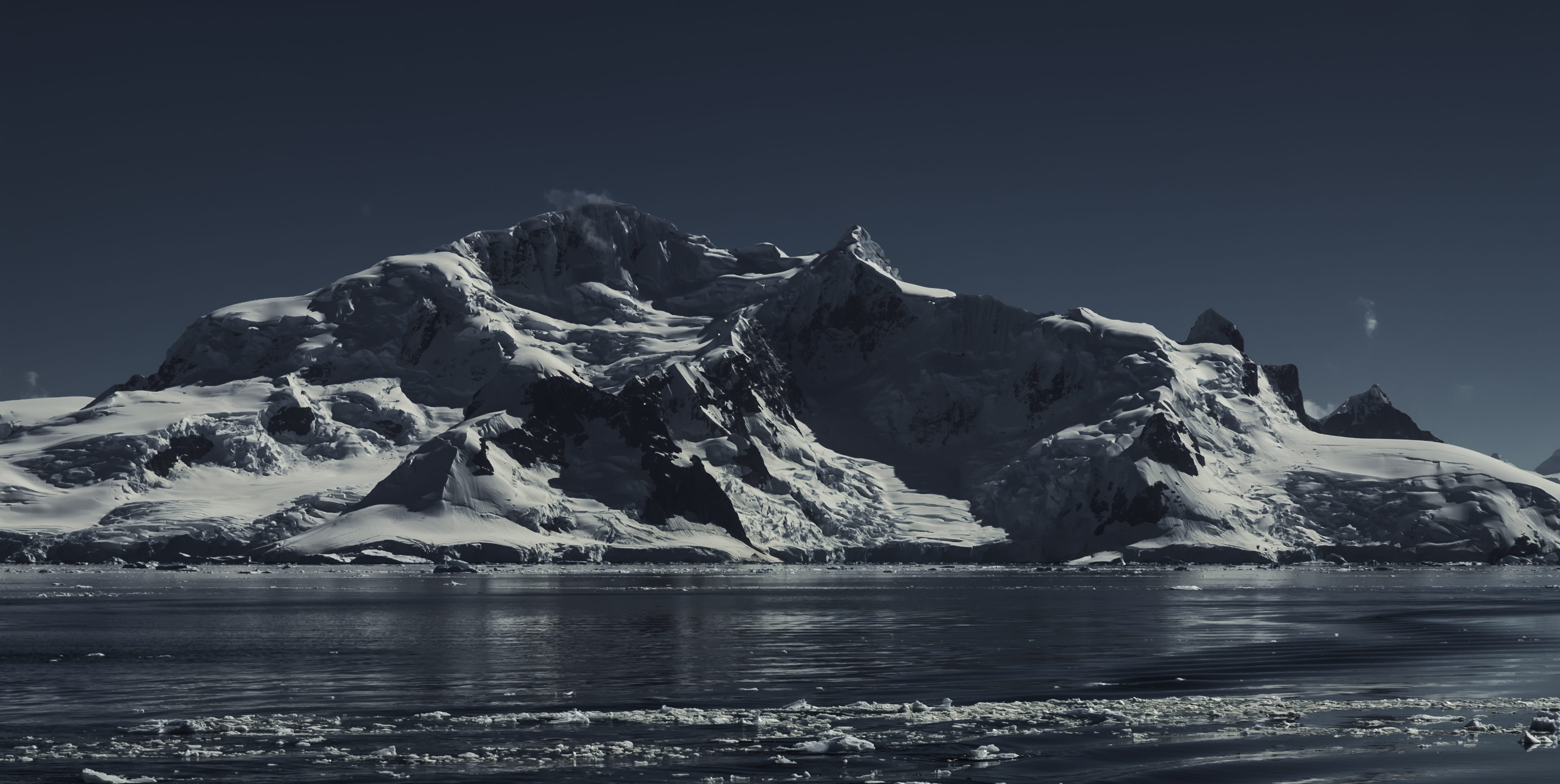 Australian crew rescues US patient from Antarctica in total darkness