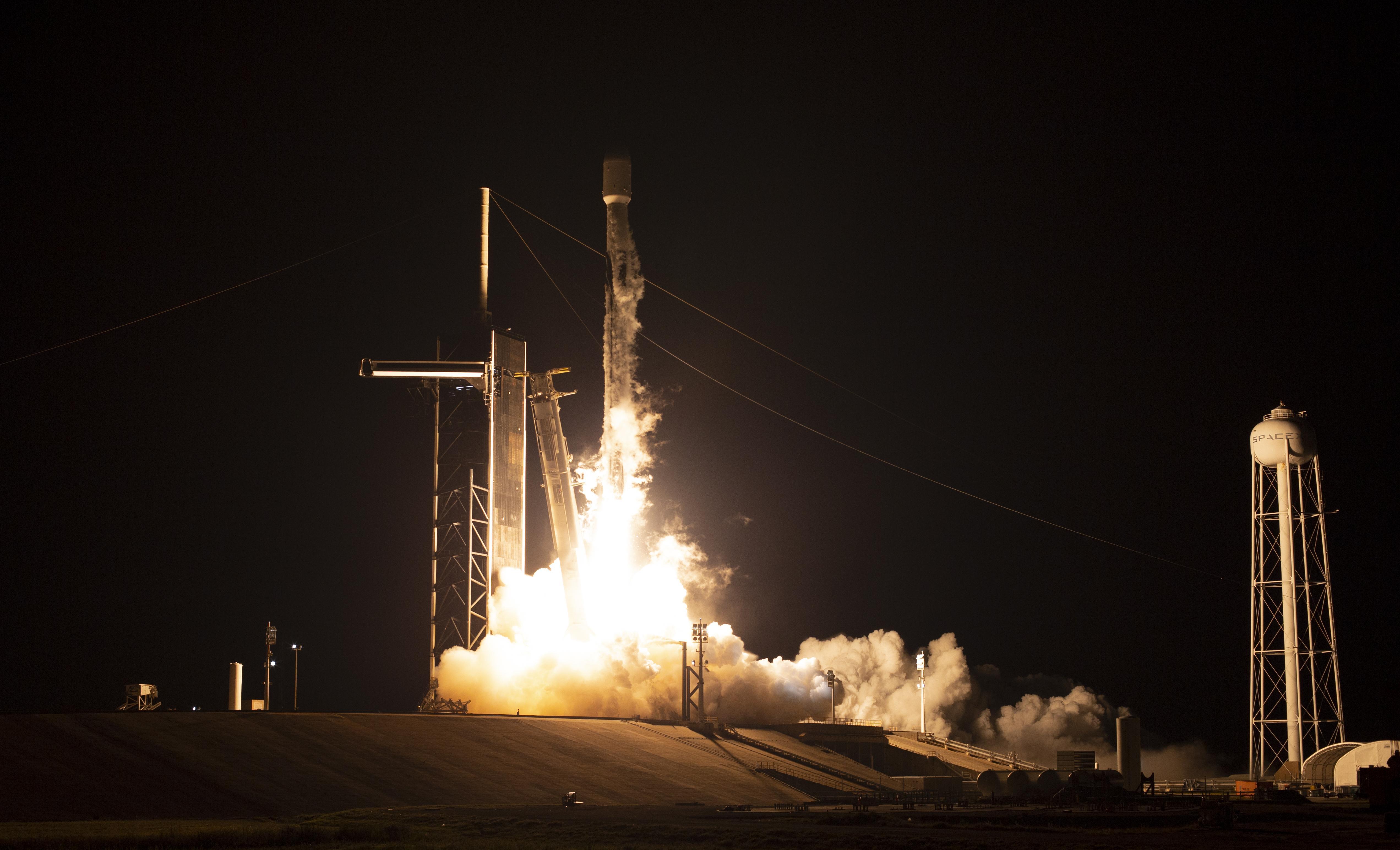 SpaceX wins $1.6 billion Pentagon deal for 18 satellite launches