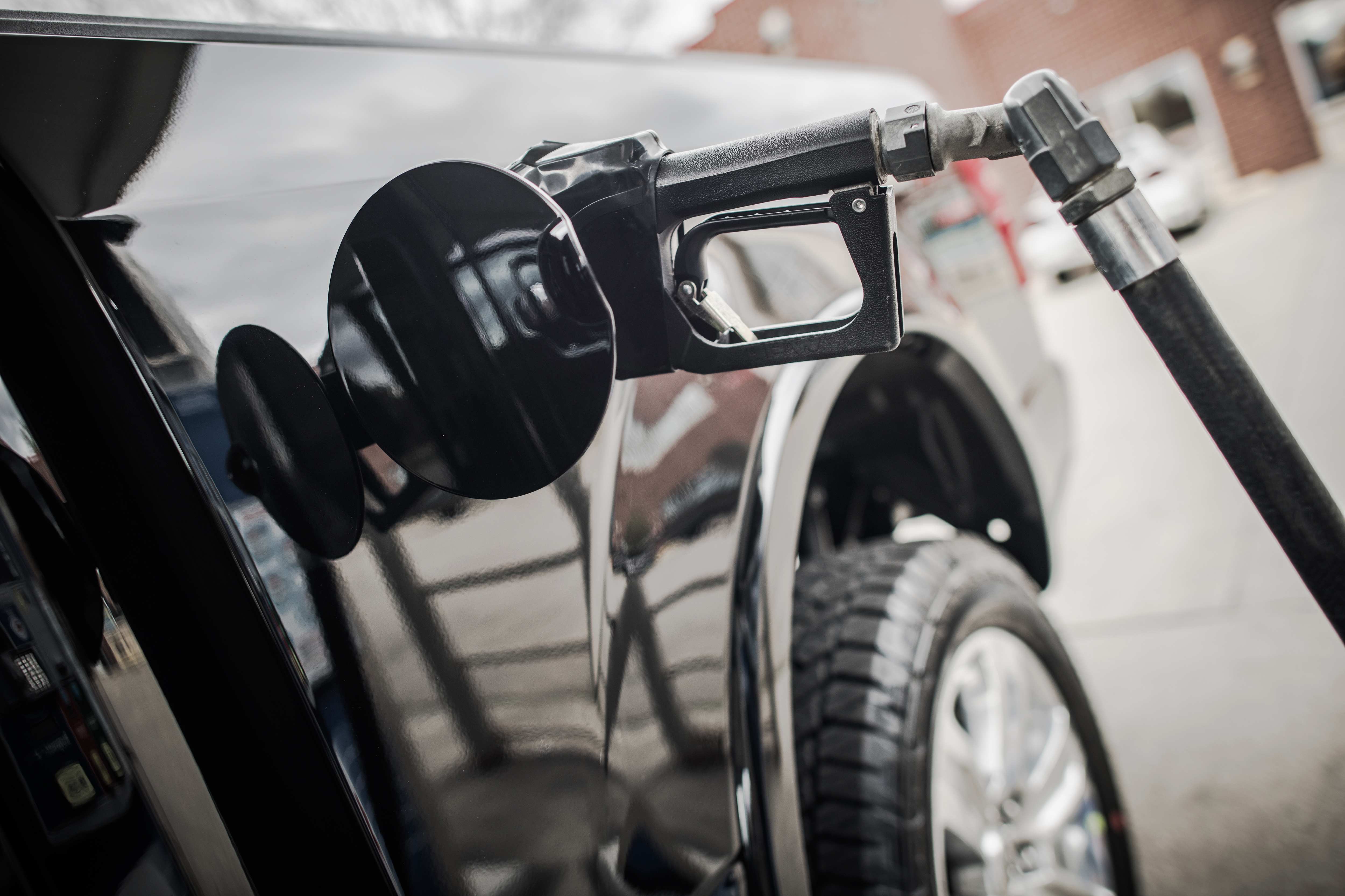 How much fuel is stolen from UK forecourts daily?