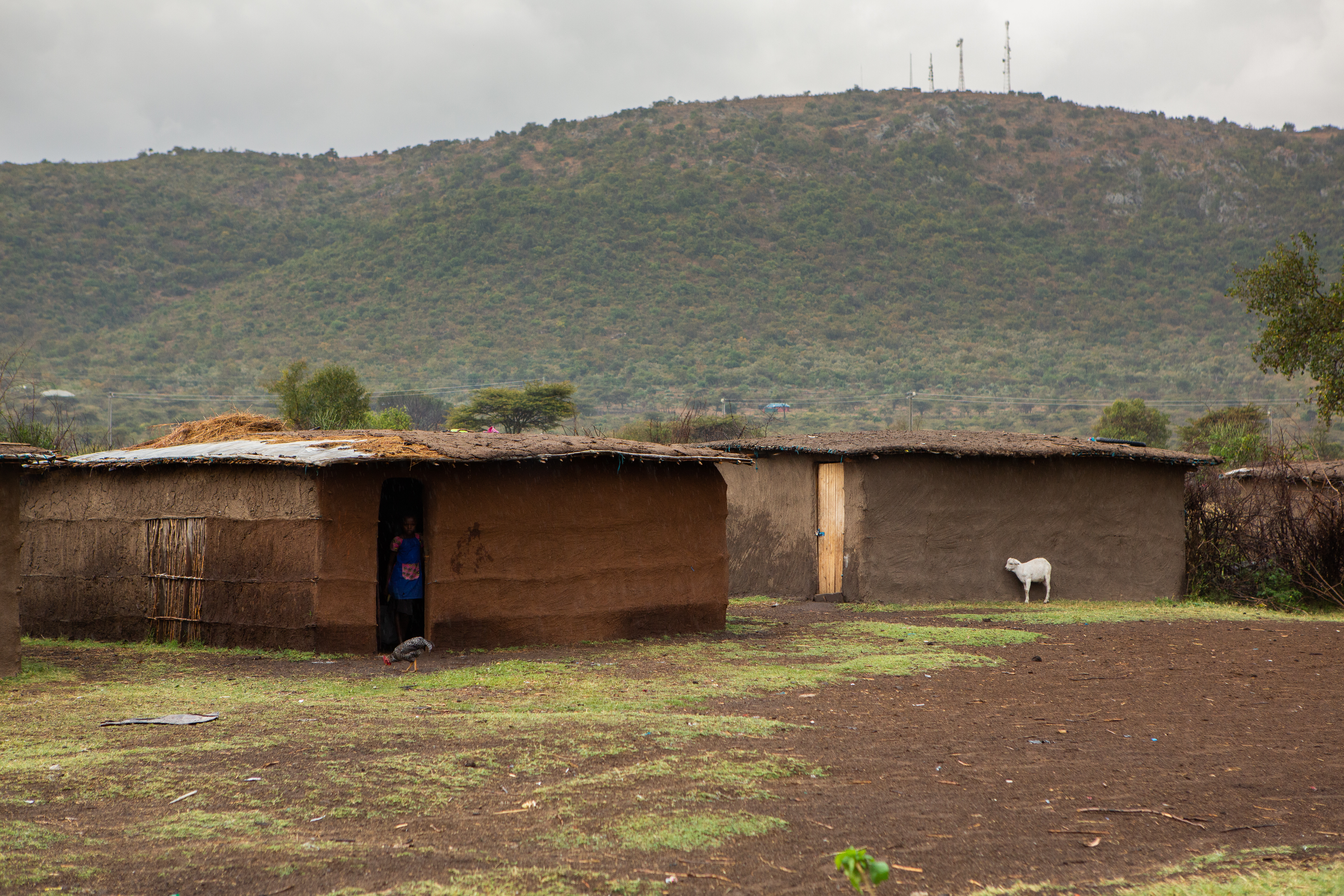 Thousands flock to Kenya village after herder finds £205 gold nugget