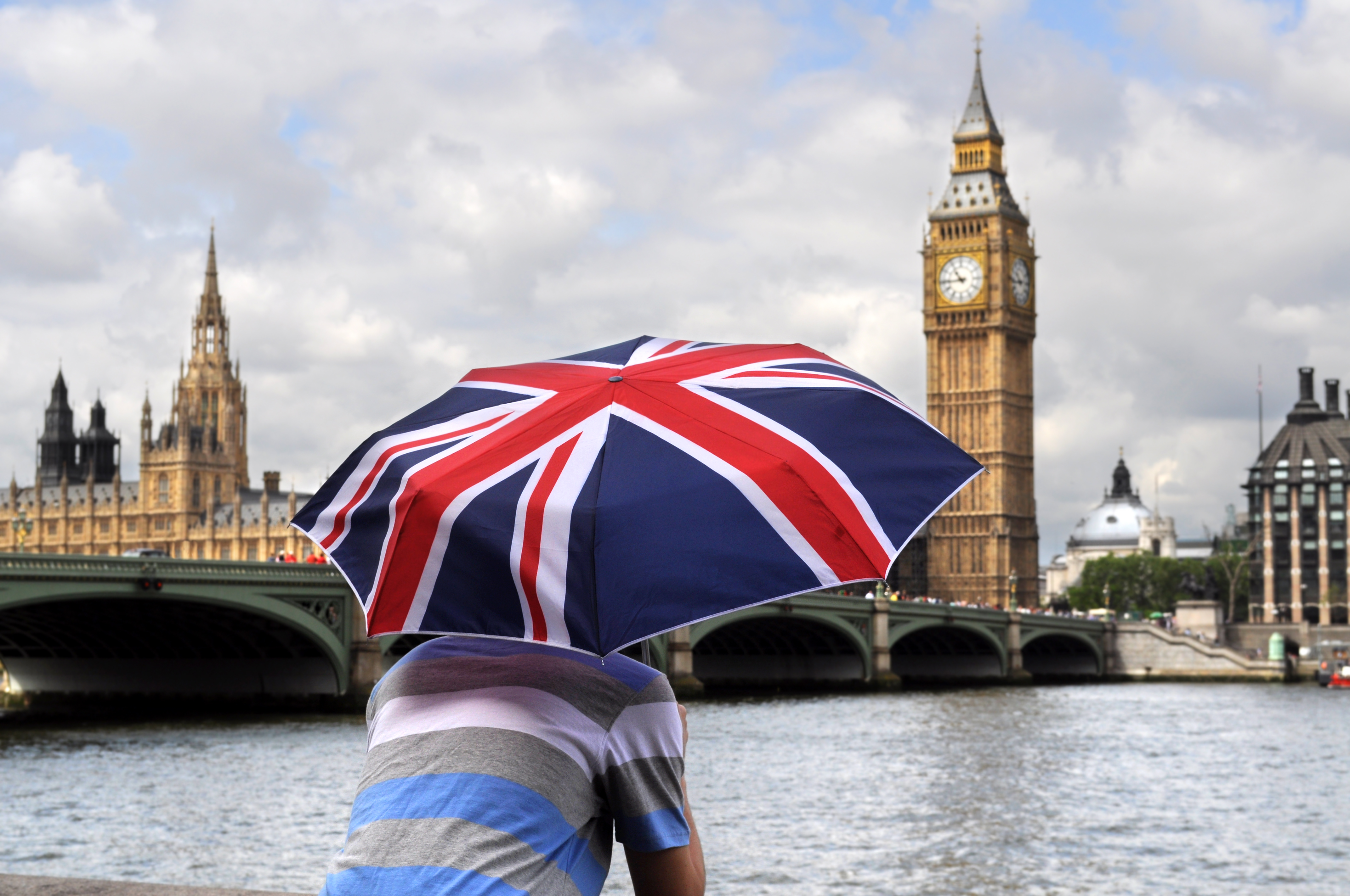 UK economy expanded 0.4% in second quarter, official data reveals