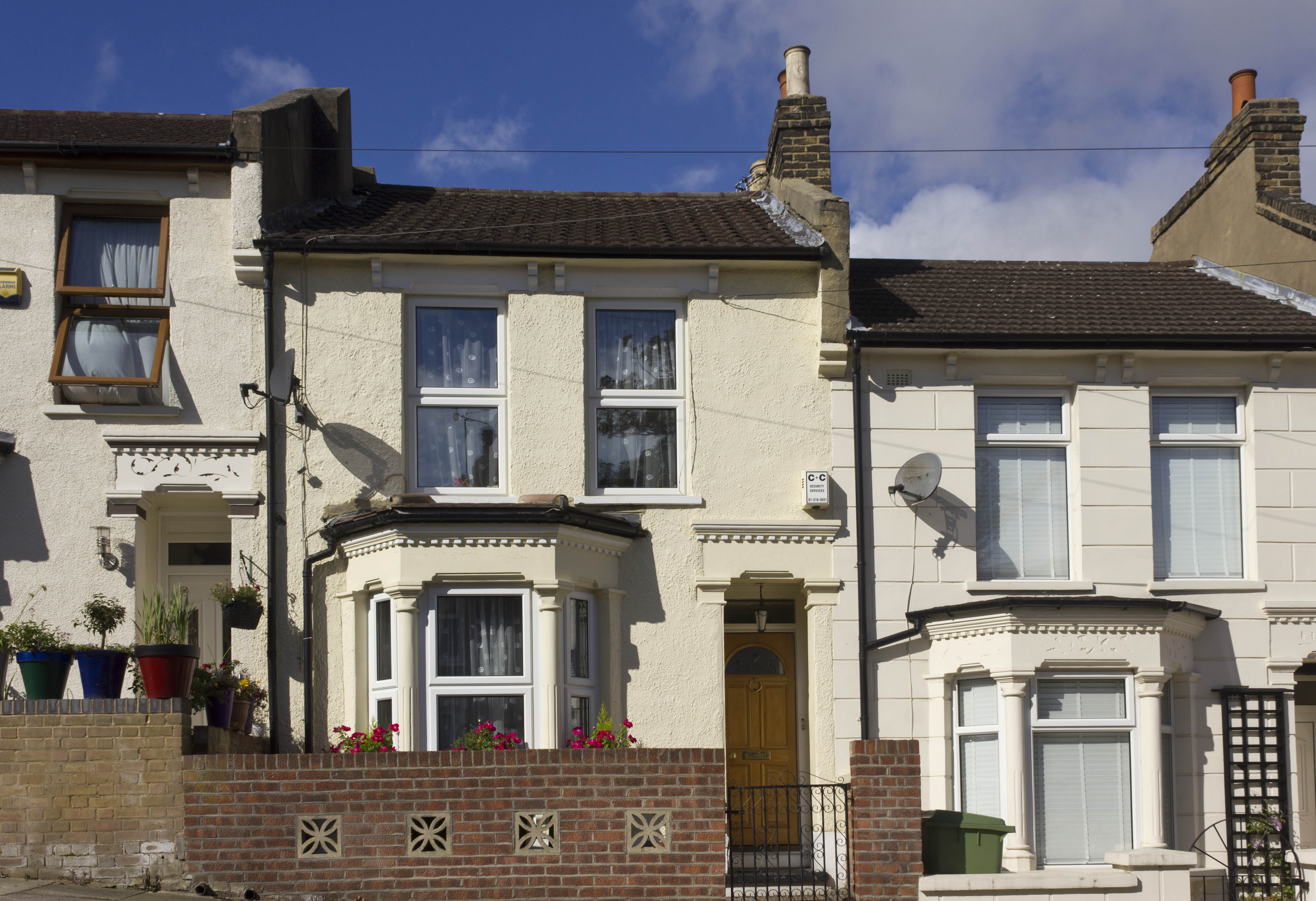 UK asking prices fall 1% as World Cup and heat distract buyers