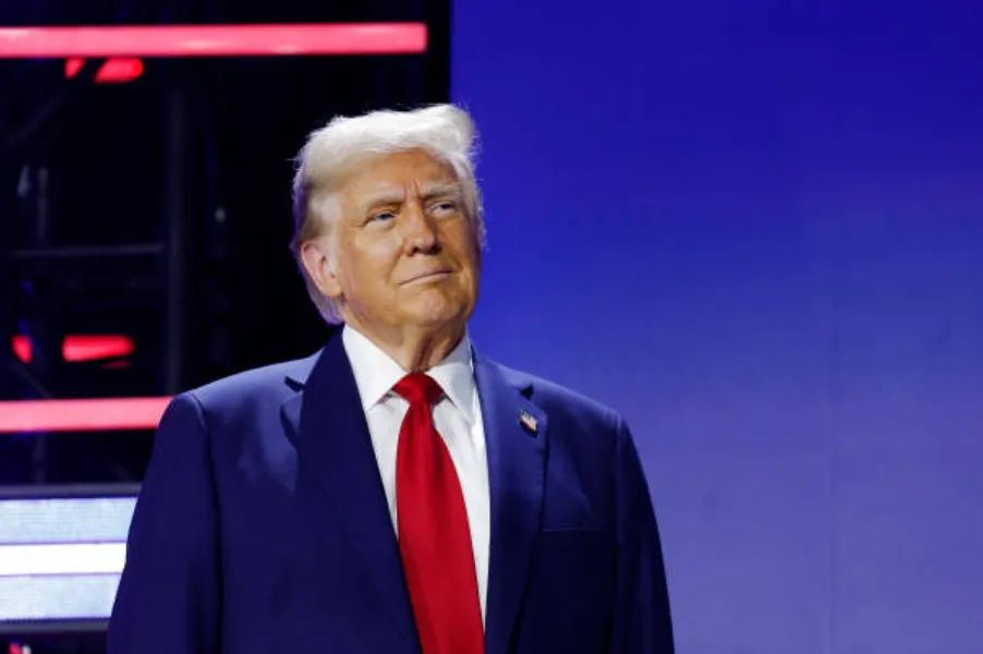 Trump Crypto First Strike: Strategic Altcoin Reserves Over Bitcoin?