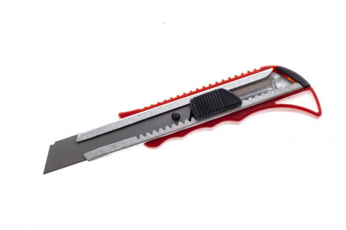 FER0230 - CUTTER REFORZADO GUIA METALICA